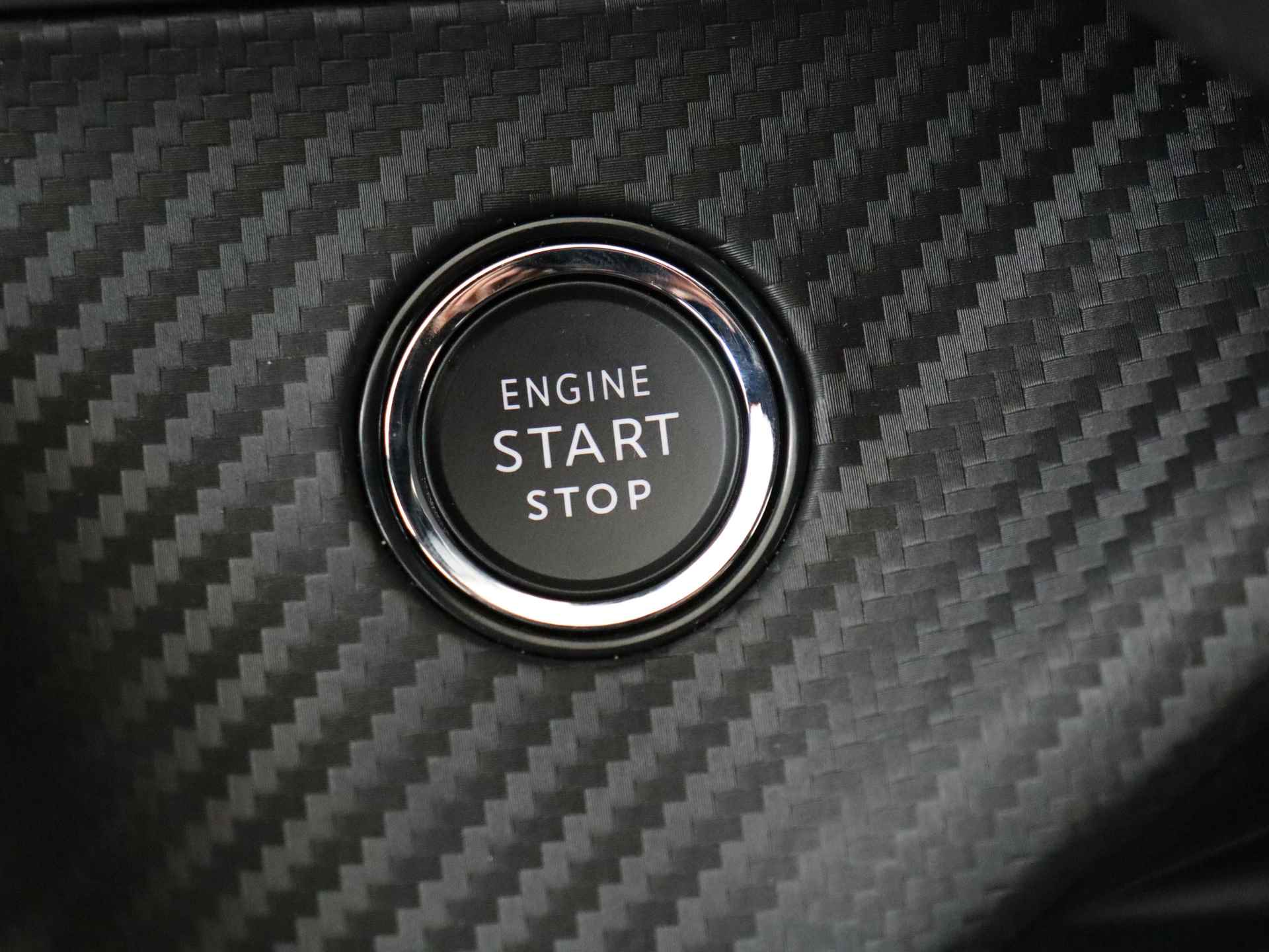 Peugeot 2008 1.2 PureTech 130 Allure € 2.667,- VOORDEEL! | Navigatie | Parkeercamera | Keyless Entry - 26/36