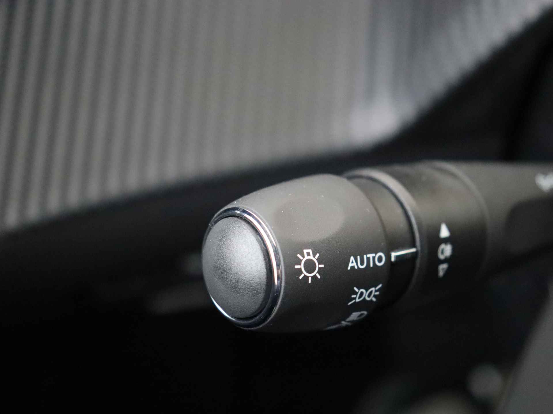 Peugeot 2008 1.2 PureTech 130 Allure € 2.667,- VOORDEEL! | Navigatie | Parkeercamera | Keyless Entry - 30/36