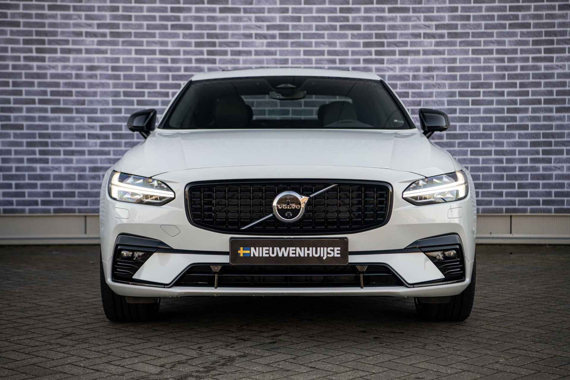 Volvo S90 B5 Ultimate Dark | Polestar | Leer | Power Seats | Stoelverwarming voor & achter | Stuurverwarming | Panoramadak | - 10/42