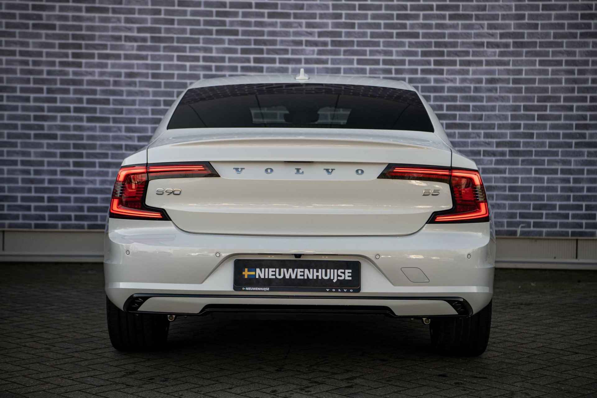 Volvo S90 B5 Ultimate Dark | Polestar | Leer | Power Seats | Stoelverwarming voor & achter | Stuurverwarming | Panoramadak | - 11/42