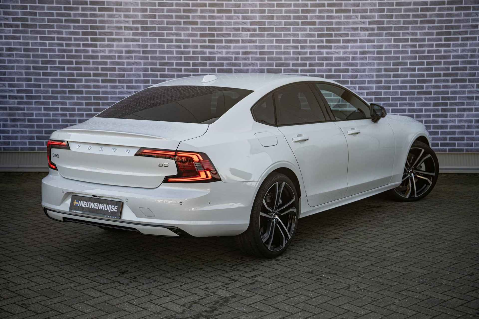 Volvo S90 B5 Ultimate Dark | Polestar | Leer | Power Seats | Stoelverwarming voor & achter | Stuurverwarming | Panoramadak | - 17/42