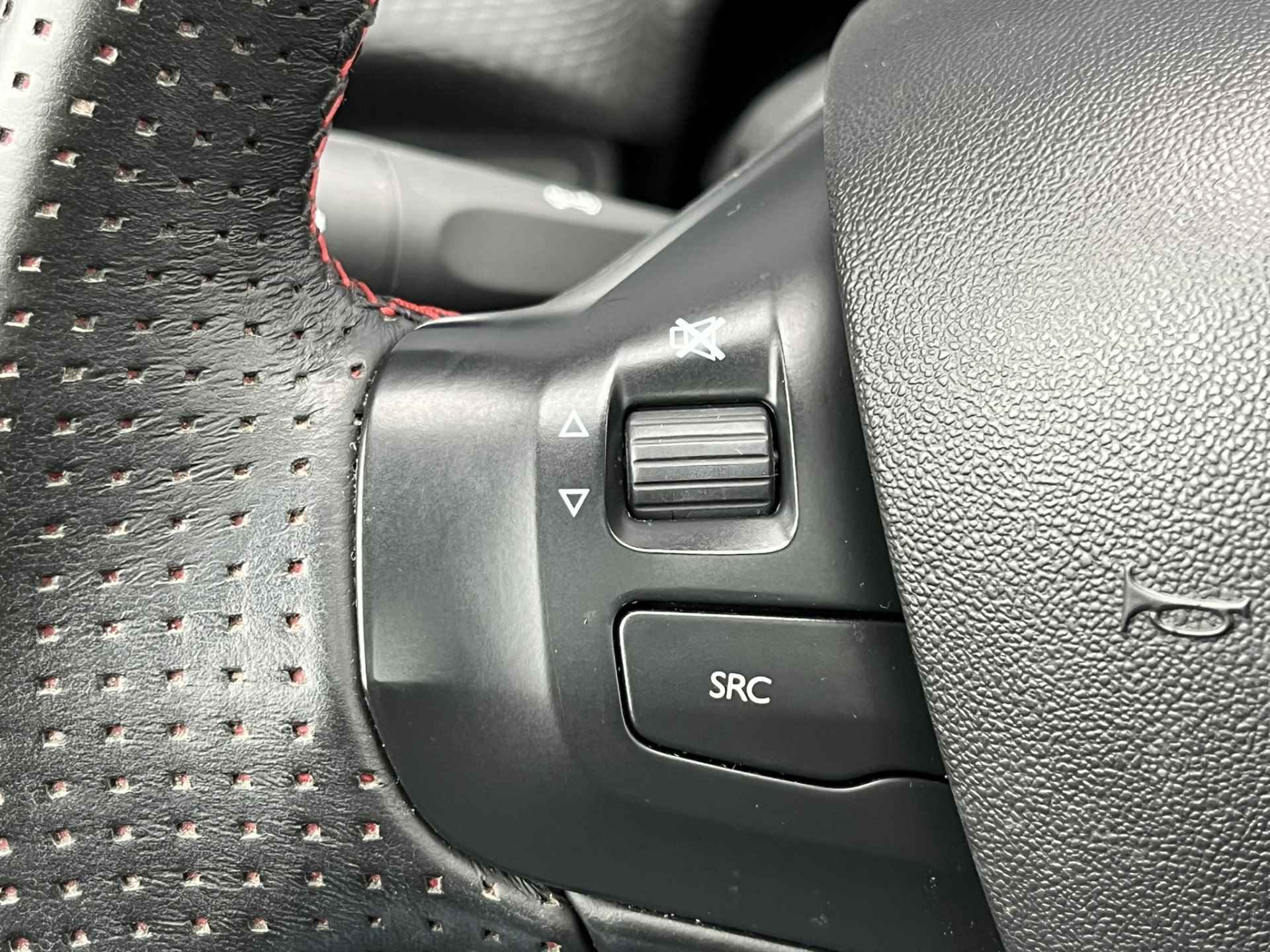 Peugeot 208 1.2 PureTech GT-Line Leder/Stof | Clima | Cruise | 17" Lichtmetaal | Getinte Ramen - 17/21