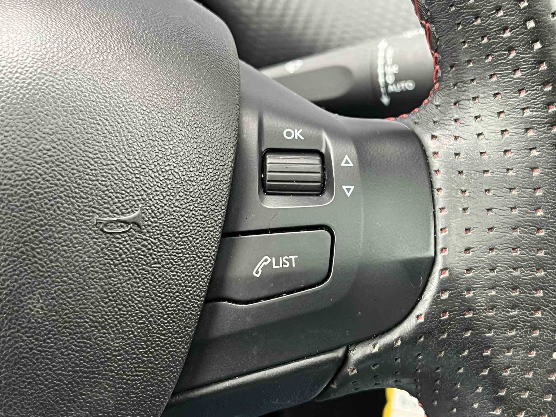 Peugeot 208 1.2 PureTech GT-Line Leder/Stof | Clima | Cruise | 17" Lichtmetaal | Getinte Ramen - 18/21