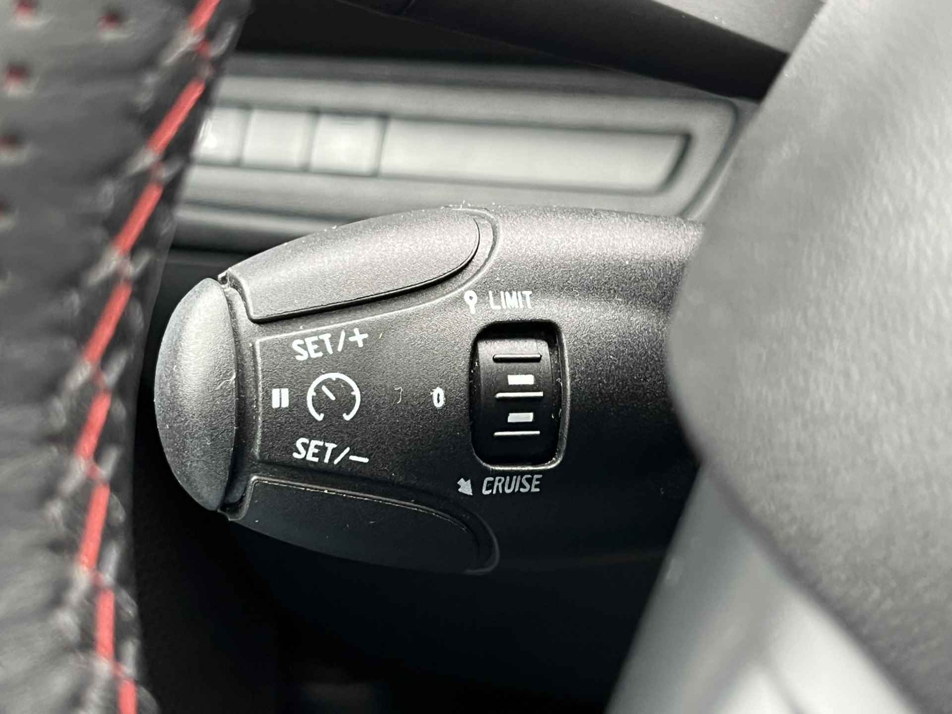 Peugeot 208 1.2 PureTech GT-Line Leder/Stof | Clima | Cruise | 17" Lichtmetaal | Getinte Ramen - 19/21