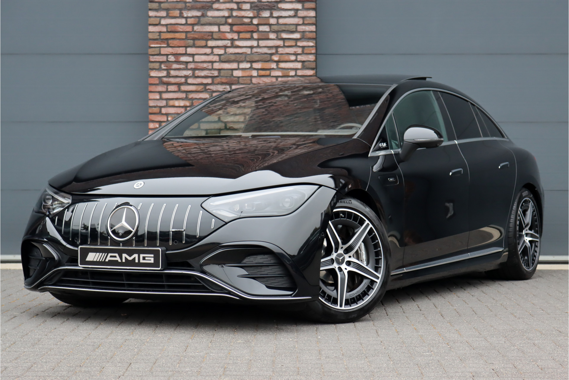 Mercedes-Benz EQE AMG 43 4MATIC Premium 91 kWh | Luchtvering | Achterasbesturing | Distronic+ | AMG Drive Unit | Burmester | Memory | Surround Camera | Digital Light | Rijassistentiepakket+ |