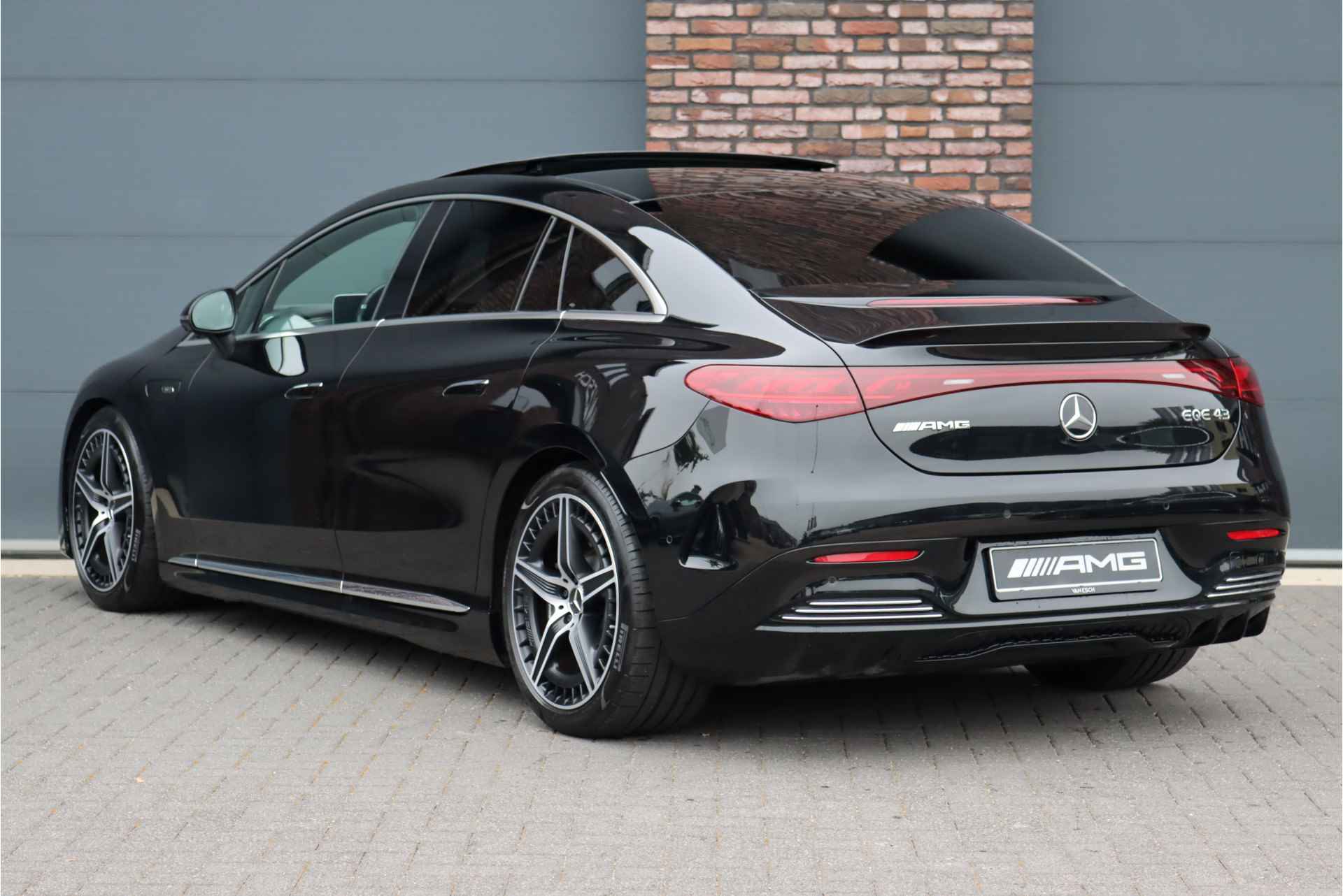 Mercedes-Benz EQE AMG 43 4MATIC Premium 91 kWh | Luchtvering | Achterasbesturing | Distronic+ | AMG Drive Unit | Burmester | Memory | Surround Camera | Digital Light | Rijassistentiepakket+ | - 6/44