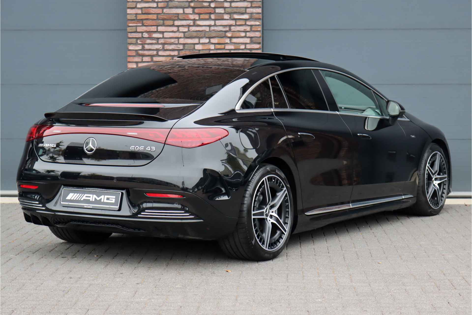 Mercedes-Benz EQE AMG 43 4MATIC Premium 91 kWh | Luchtvering | Achterasbesturing | Distronic+ | AMG Drive Unit | Burmester | Memory | Surround Camera | Digital Light | Rijassistentiepakket+ | - 8/44