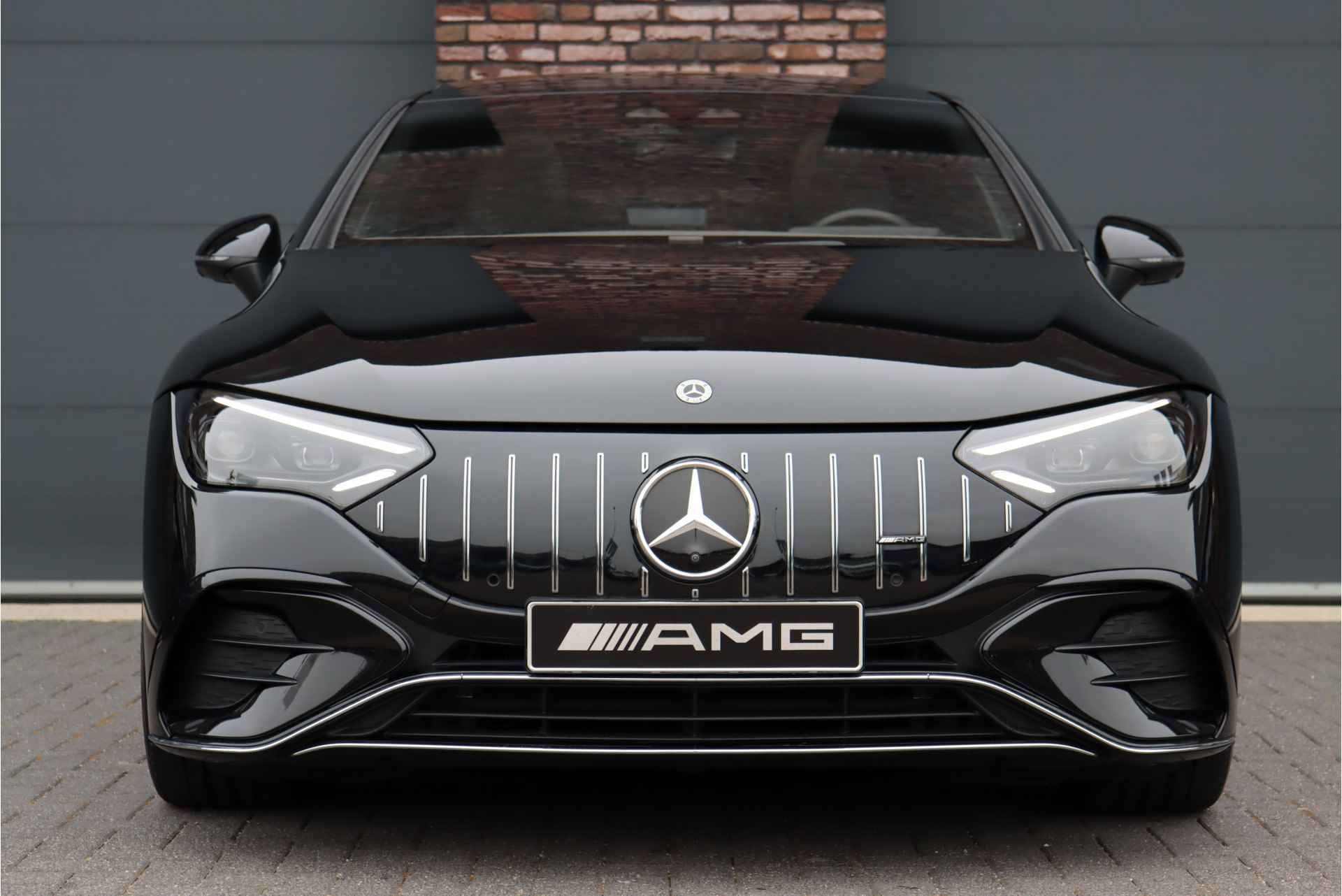 Mercedes-Benz EQE AMG 43 4MATIC Premium 91 kWh | Luchtvering | Achterasbesturing | Distronic+ | AMG Drive Unit | Burmester | Memory | Surround Camera | Digital Light | Rijassistentiepakket+ | - 14/44