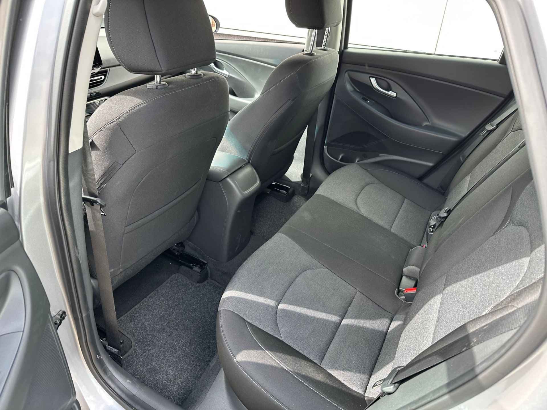 Hyundai i30 Wagon 1.0 T-GDi MHEV Comfort Smart VAN € 34.030,- NU VOOR € 30.045,- - 8/13