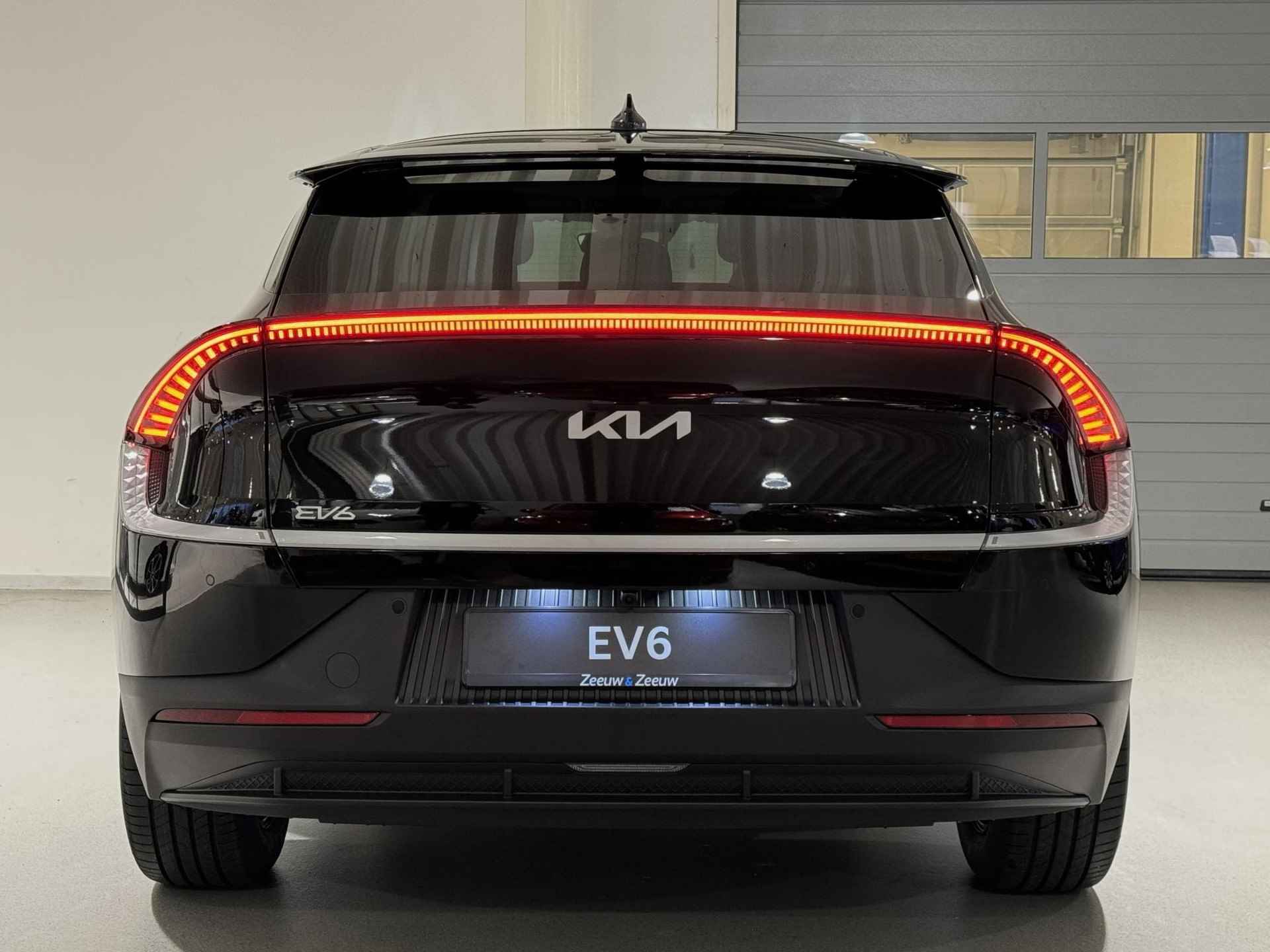 Kia EV6 Light Edition 58 kWh | €2.950,- overheidssubsidie + €2.950,- Kia subsidie! | €5.900,- voordeel! | Beperkte beschikbaarheid! | 180kW laadvermogen | 394 km WLTP-actieradius | Stoel-/stuurverwarming - 7/36