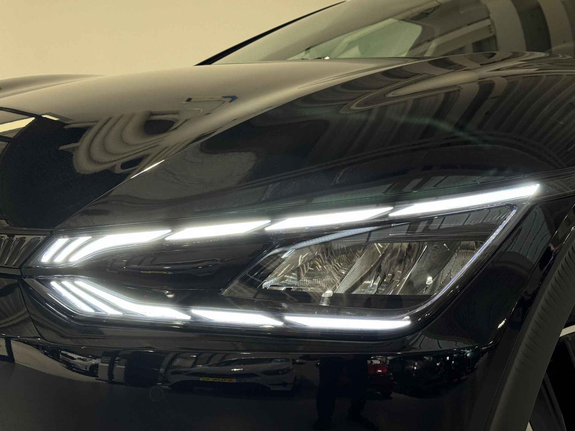 Kia EV6 Light Edition 58 kWh | €2.950,- overheidssubsidie + €2.950,- Kia subsidie! | €5.900,- voordeel! | Beperkte beschikbaarheid! | 180kW laadvermogen | 394 km WLTP-actieradius | Stoel-/stuurverwarming - 11/36