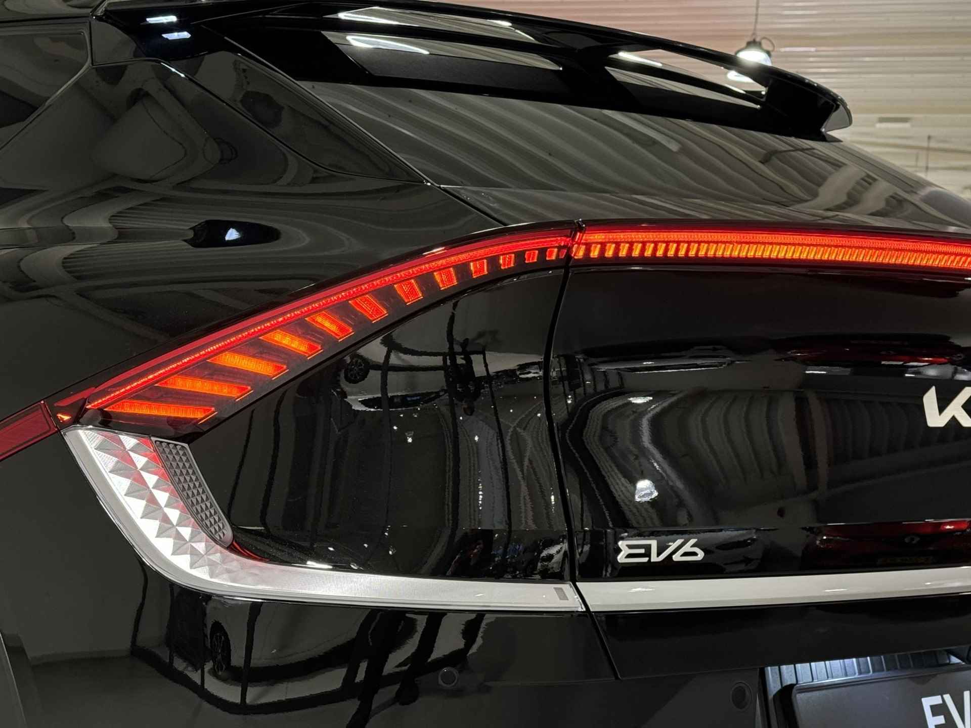 Kia EV6 Light Edition 58 kWh | €2.950,- overheidssubsidie + €2.950,- Kia subsidie! | €5.900,- voordeel! | Beperkte beschikbaarheid! | 180kW laadvermogen | 394 km WLTP-actieradius | Stoel-/stuurverwarming - 12/36