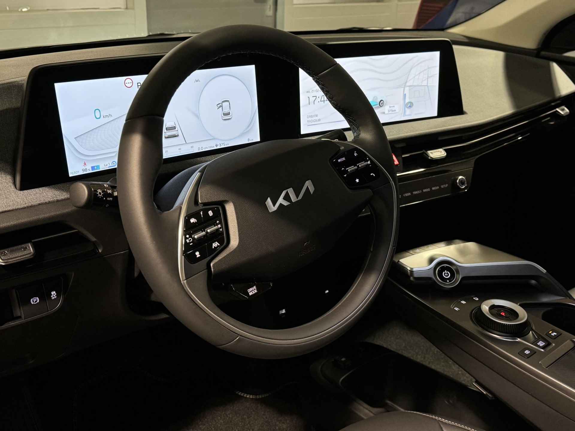 Kia EV6 Light Edition 58 kWh | €2.950,- overheidssubsidie + €2.950,- Kia subsidie! | €5.900,- voordeel! | Beperkte beschikbaarheid! | 180kW laadvermogen | 394 km WLTP-actieradius | Stoel-/stuurverwarming - 14/36