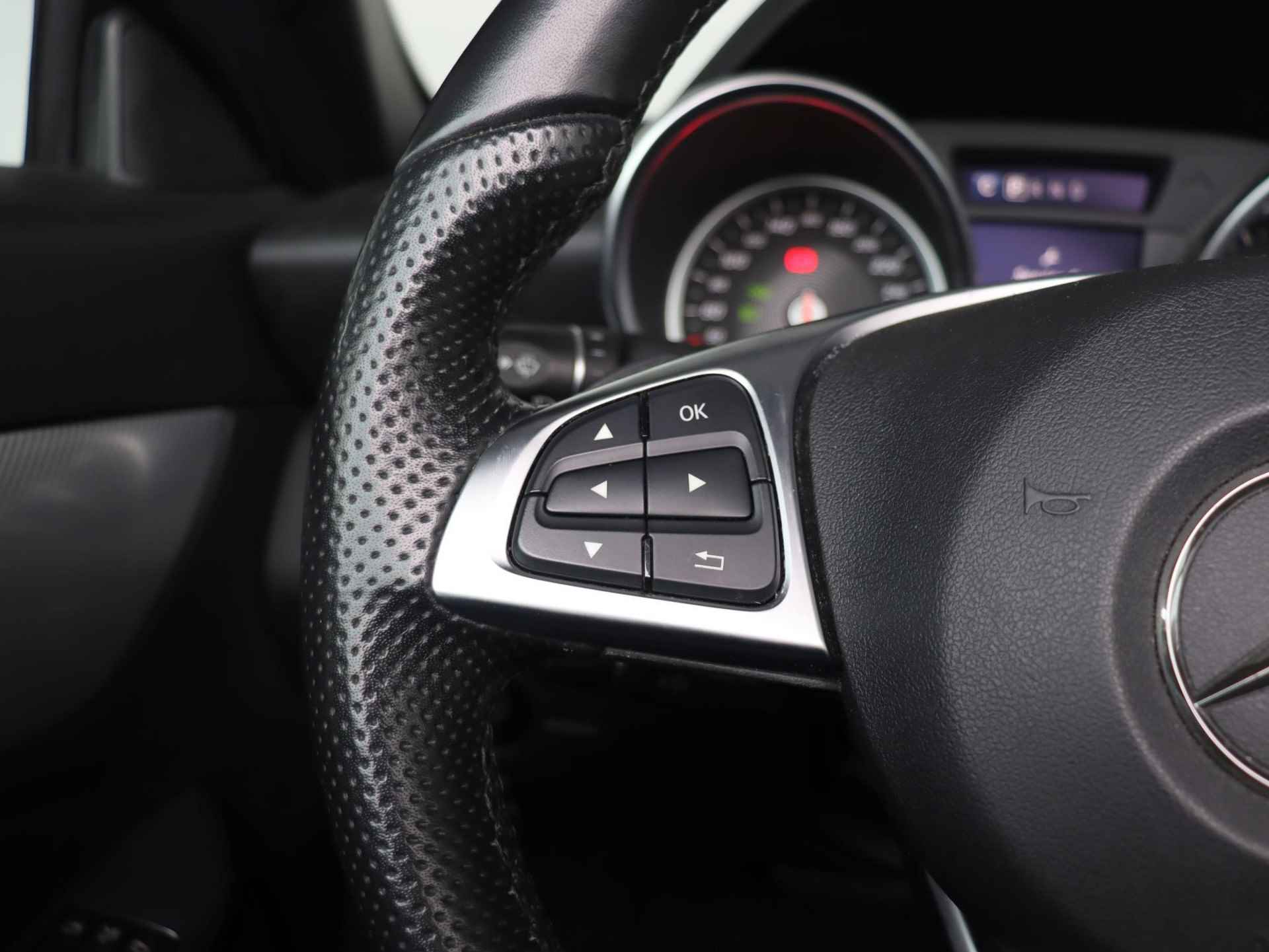 Mercedes-Benz SLC 200 RedArt Edition | Navi | Dodehoekassistent | Stoel en Nekverwarming| - 12/30