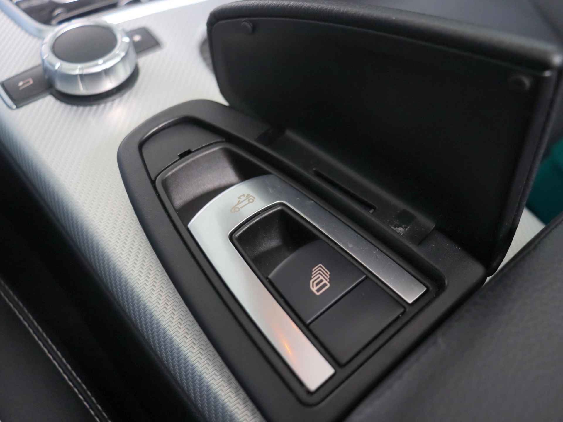 Mercedes-Benz SLC 200 RedArt Edition | Navi | Dodehoekassistent | Stoel en Nekverwarming| - 24/30