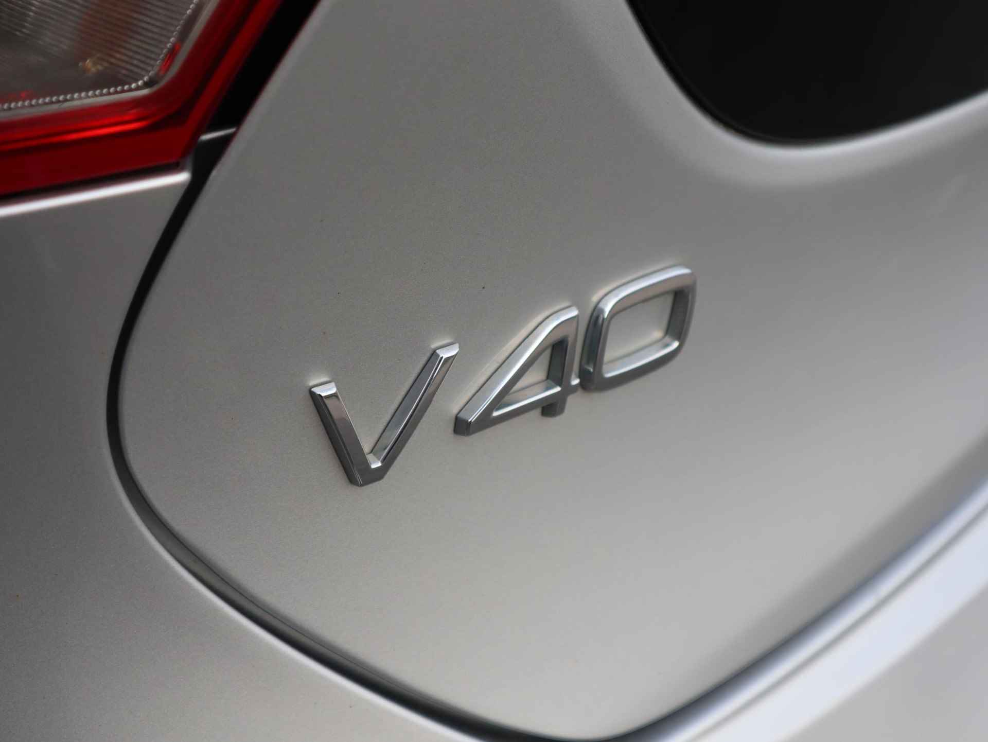 Volvo V40 Cross Country 1.5 T3 Momentum | Stoelverwarming | Led | Cruise Control - 13/46