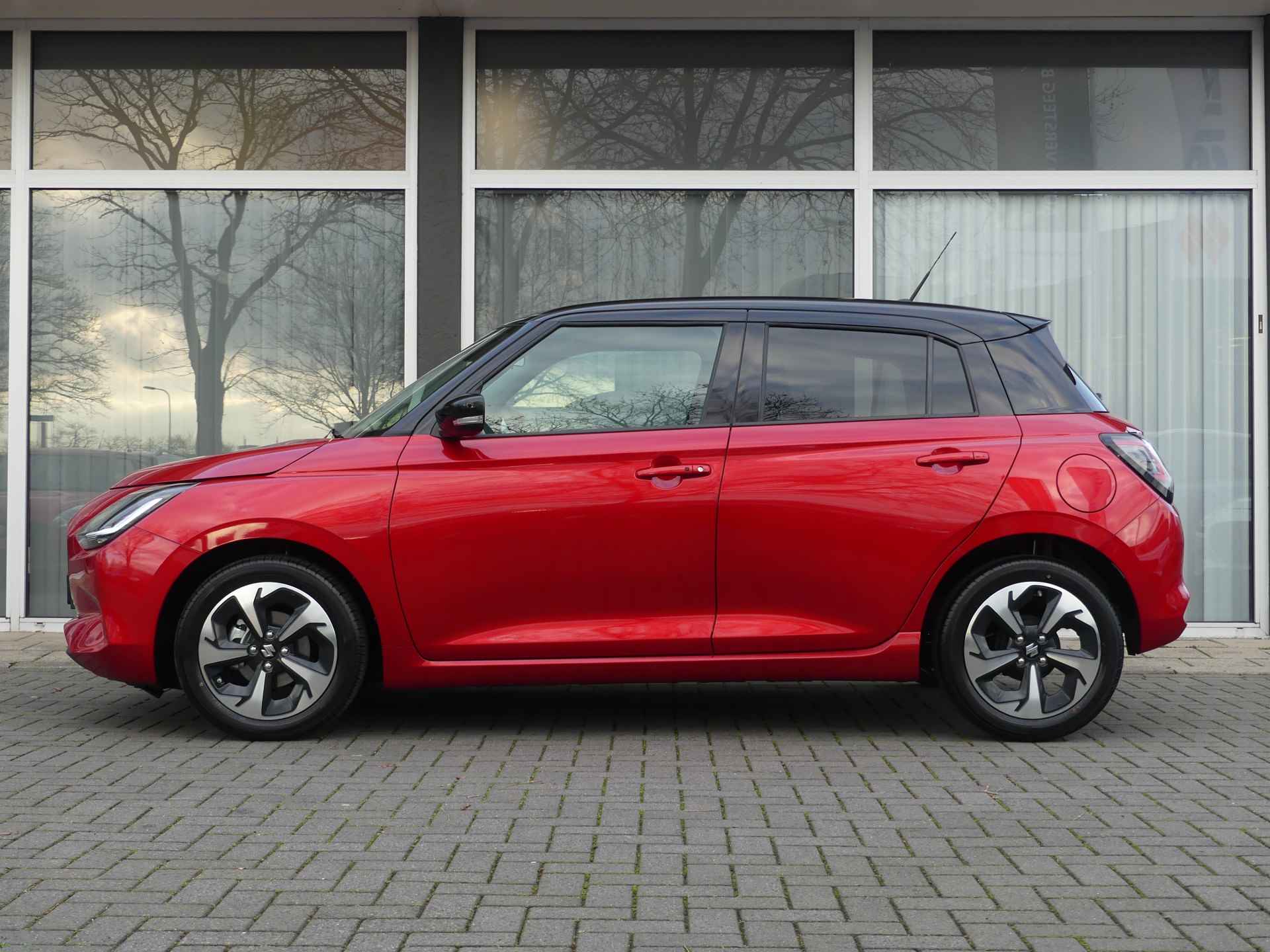 Suzuki Swift 1.2 Style Smart Hybrid Automaat 16'' gepolijste wielen, Climate Control, Navigatie - 4/30