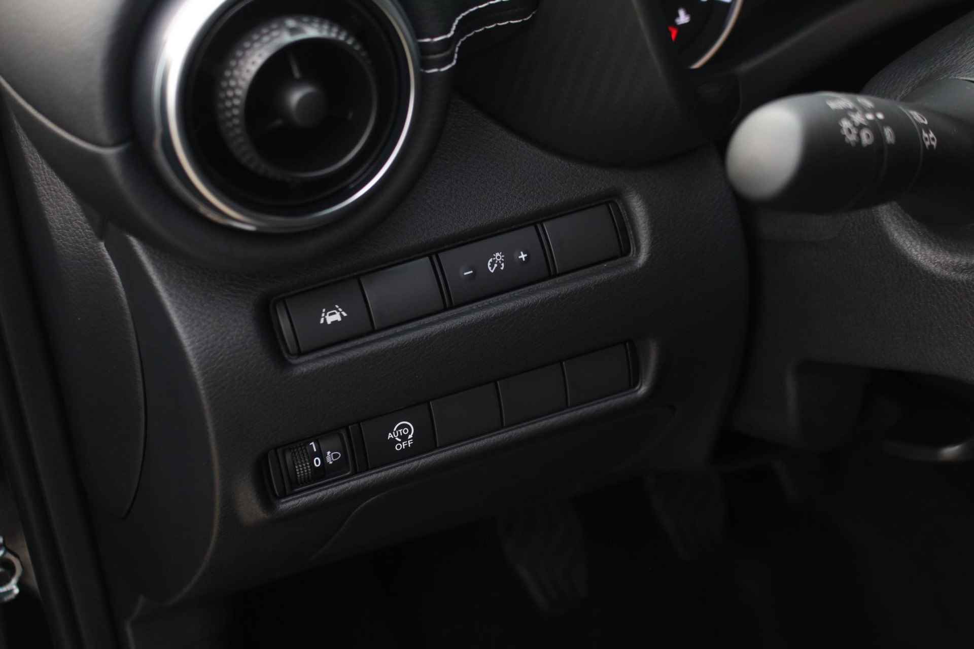 Nissan Juke 1.0 DIG-T N-Design 115pk | Navigatie | Achteruitrijcamera | Apple Carplay/Android Auto | LED Koplampen | LMV 19'' - 36/36