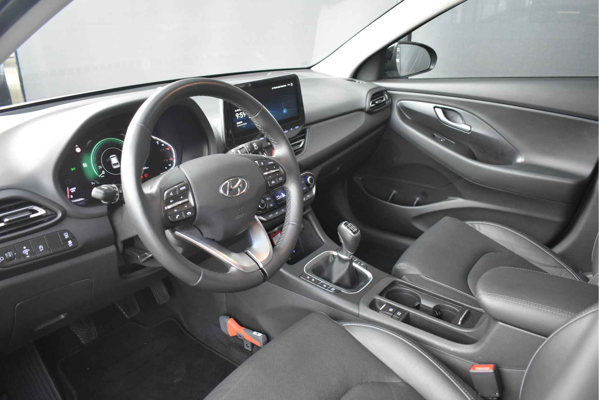Hyundai i30 Wagon 1.5 T-GDi MHEV Premium 160pk | Trekhaak | Vol-Leder | Elektr. Stoelen | Stoel/Stuurverwarming | Dodehoek-Detectie | Climat - 7/43