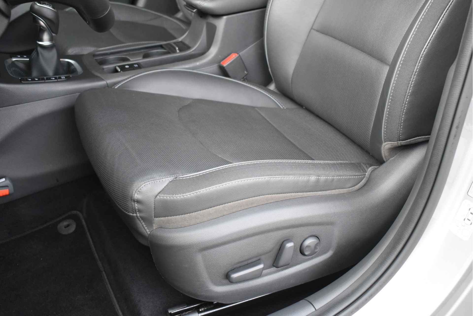 Hyundai i30 Wagon 1.5 T-GDi MHEV Premium 160pk | Trekhaak | Vol-Leder | Elektr. Stoelen | Stoel/Stuurverwarming | Dodehoek-Detectie | Climat - 10/43