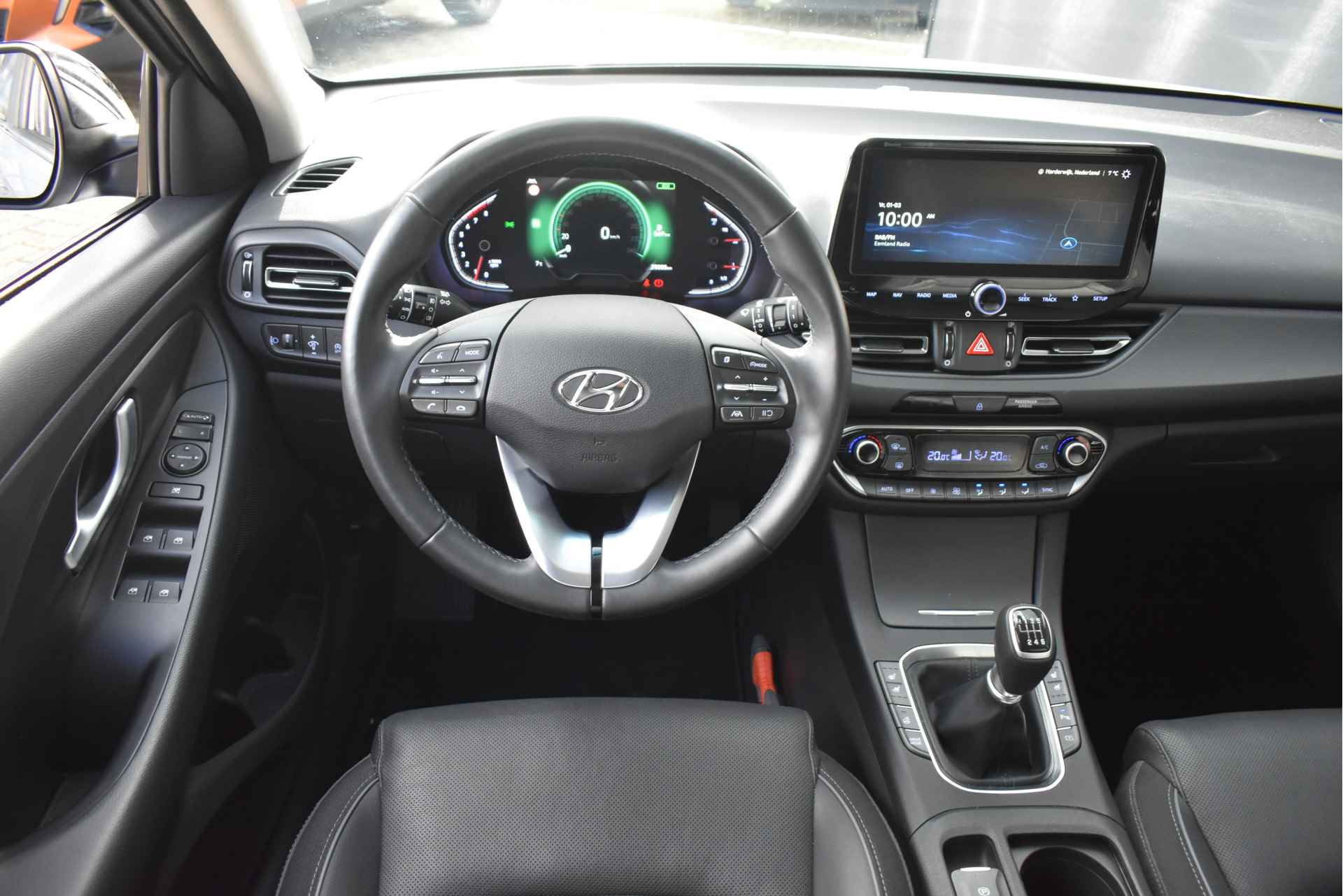 Hyundai i30 Wagon 1.5 T-GDi MHEV Premium 160pk | Trekhaak | Vol-Leder | Elektr. Stoelen | Stoel/Stuurverwarming | Dodehoek-Detectie | Climat - 14/43