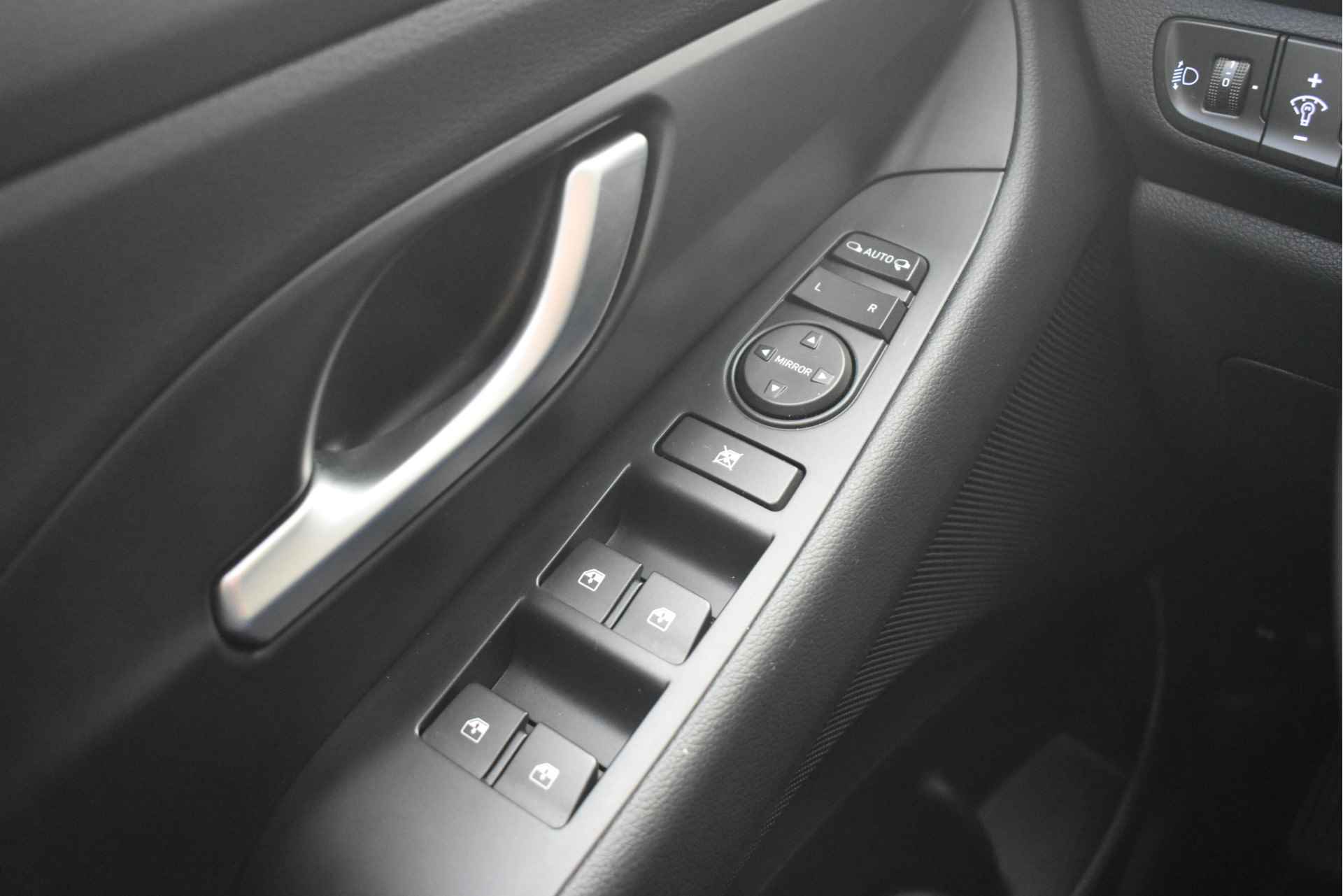 Hyundai i30 Wagon 1.5 T-GDi MHEV Premium 160pk | Trekhaak | Vol-Leder | Elektr. Stoelen | Stoel/Stuurverwarming | Dodehoek-Detectie | Climat - 21/43