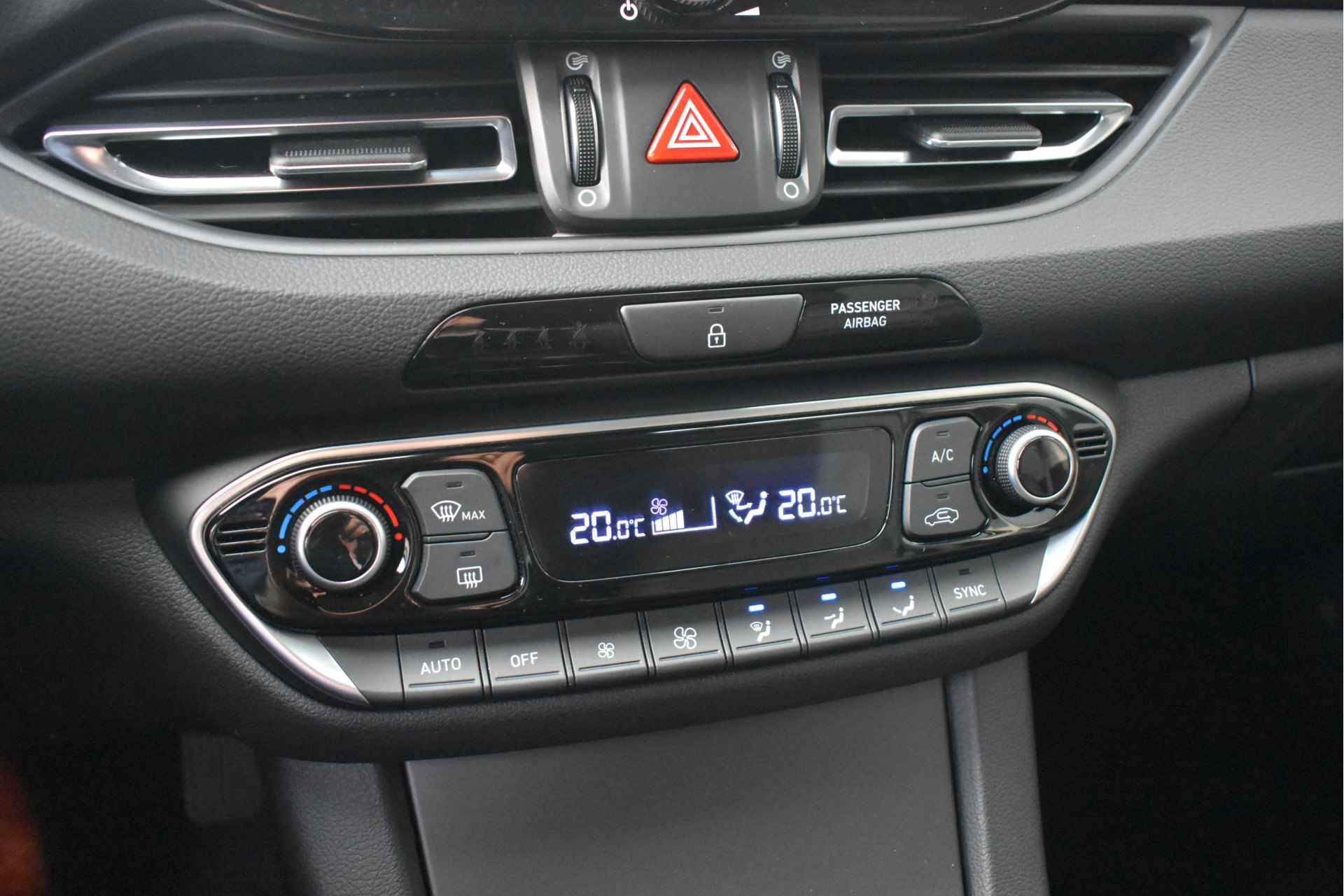 Hyundai i30 Wagon 1.5 T-GDi MHEV Premium 160pk | Trekhaak | Vol-Leder | Elektr. Stoelen | Stoel/Stuurverwarming | Dodehoek-Detectie | Climat - 31/43