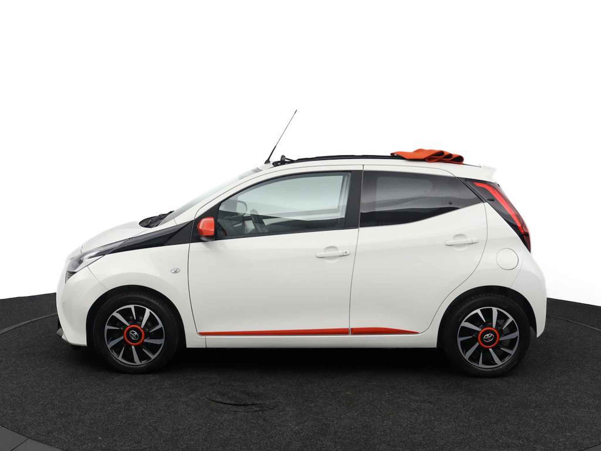 Toyota Aygo 1.0 VVT-i x-otic | Cabrio | Electrisch vouwdak | Airco | Apple carplay- android auto | - 3/51