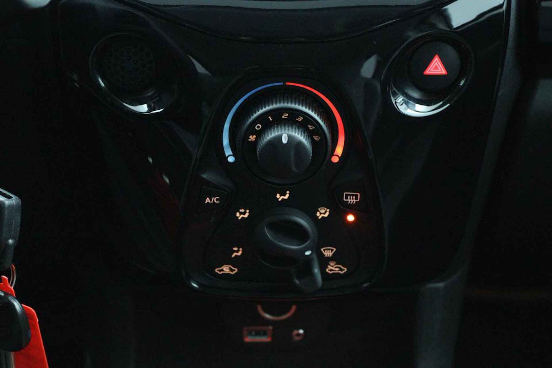 Toyota Aygo 1.0 VVT-i x-otic | Cabrio | Electrisch vouwdak | Airco | Apple carplay- android auto | - 7/51