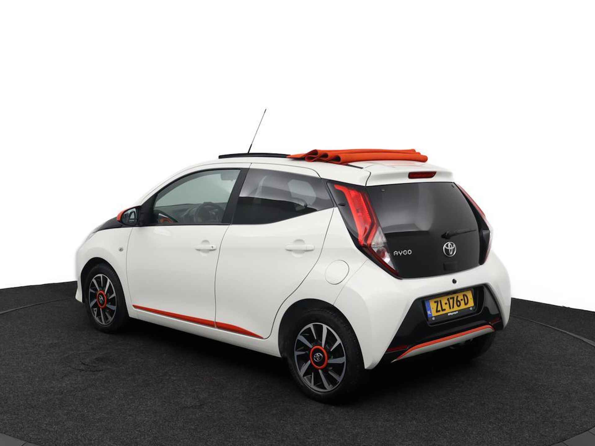 Toyota Aygo 1.0 VVT-i x-otic | Cabrio | Electrisch vouwdak | Airco | Apple carplay- android auto | - 12/51