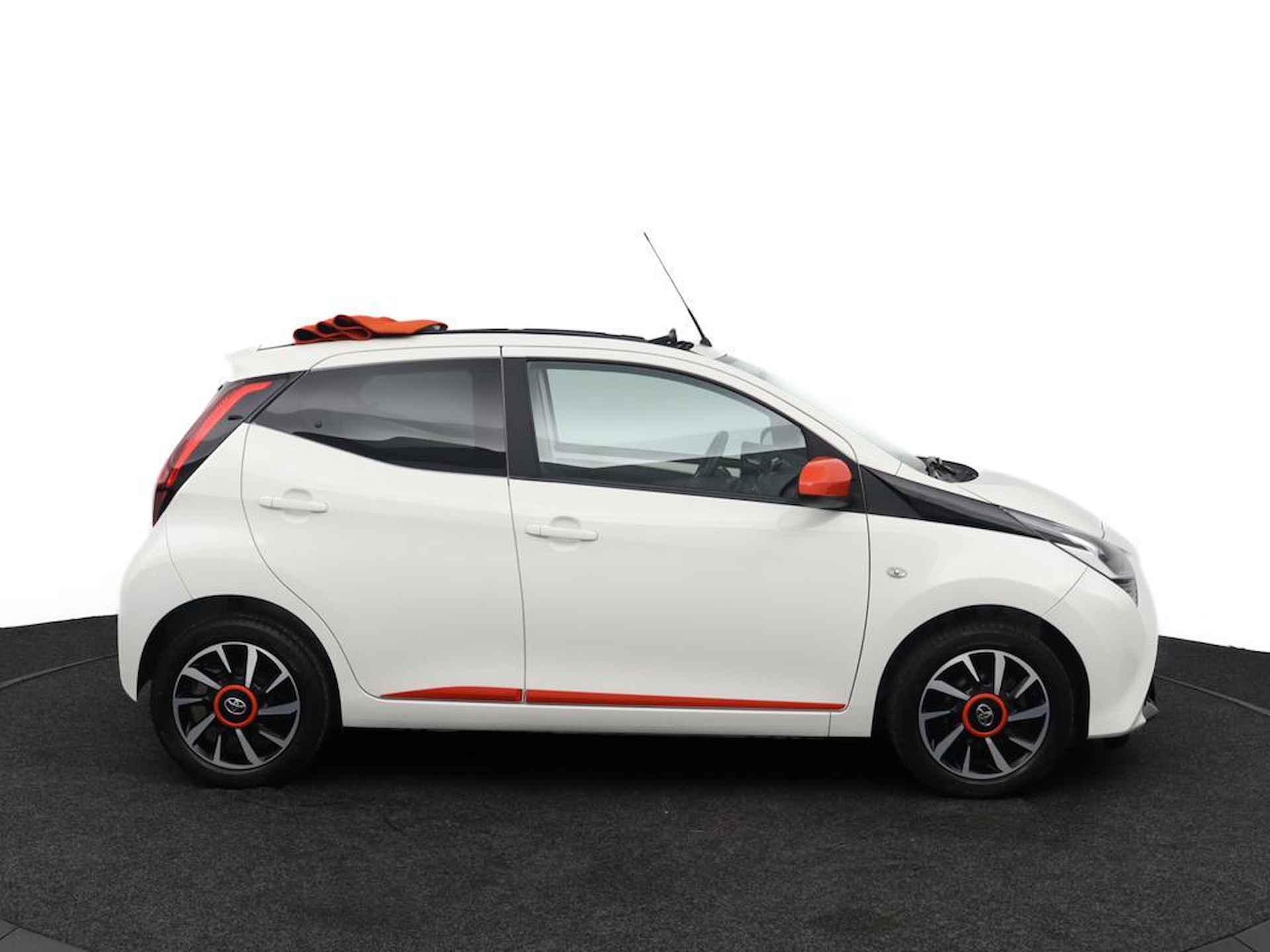 Toyota Aygo 1.0 VVT-i x-otic | Cabrio | Electrisch vouwdak | Airco | Apple carplay- android auto | - 13/51