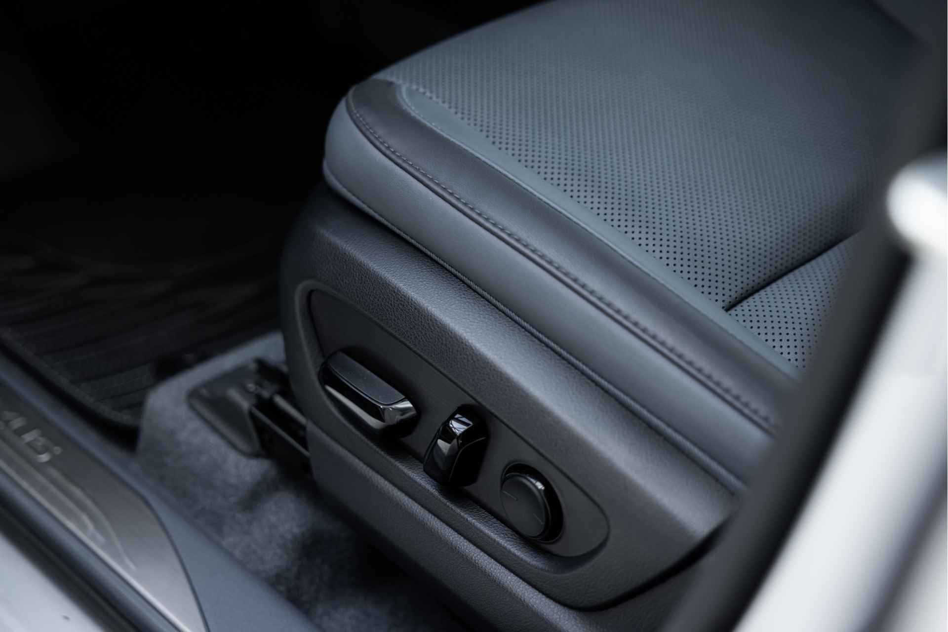 Lexus RZ 450e Executive Line 71 kWh | Stoelverwarming | Carplay | Keyless entry & go | - 21/67