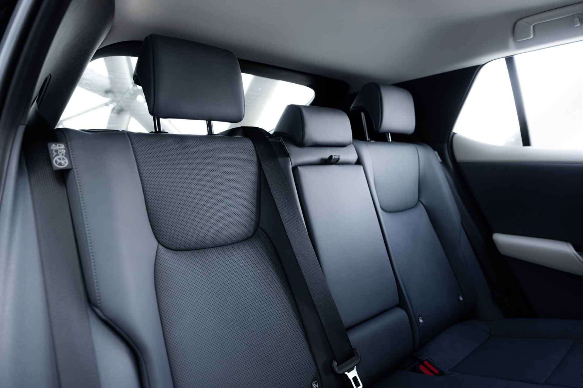 Lexus RZ 450e Executive Line 71 kWh | Stoelverwarming | Carplay | Keyless entry & go | - 32/67