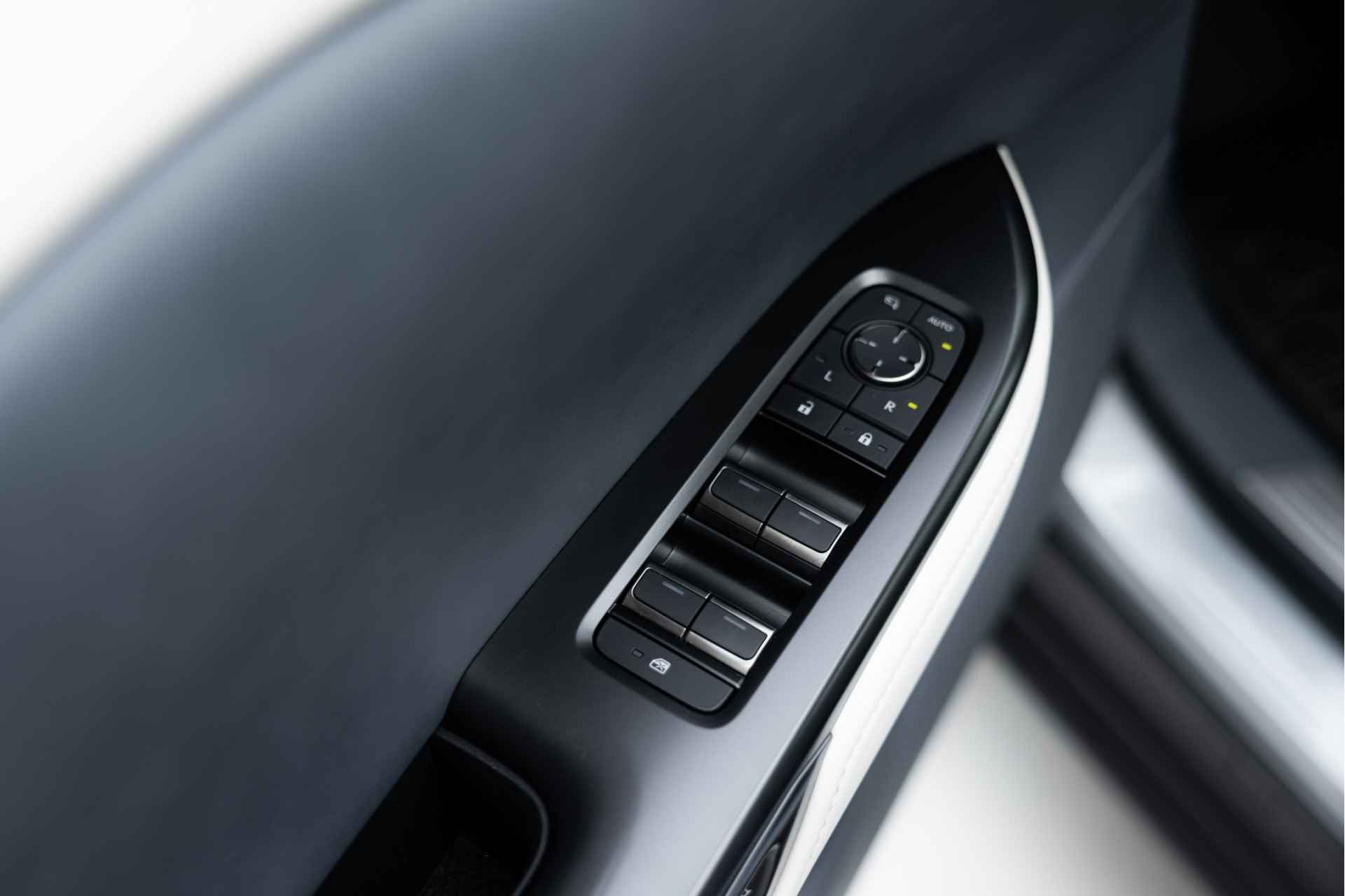 Lexus RZ 450e Executive Line 71 kWh | Stoelverwarming | Carplay | Keyless entry & go | - 33/67