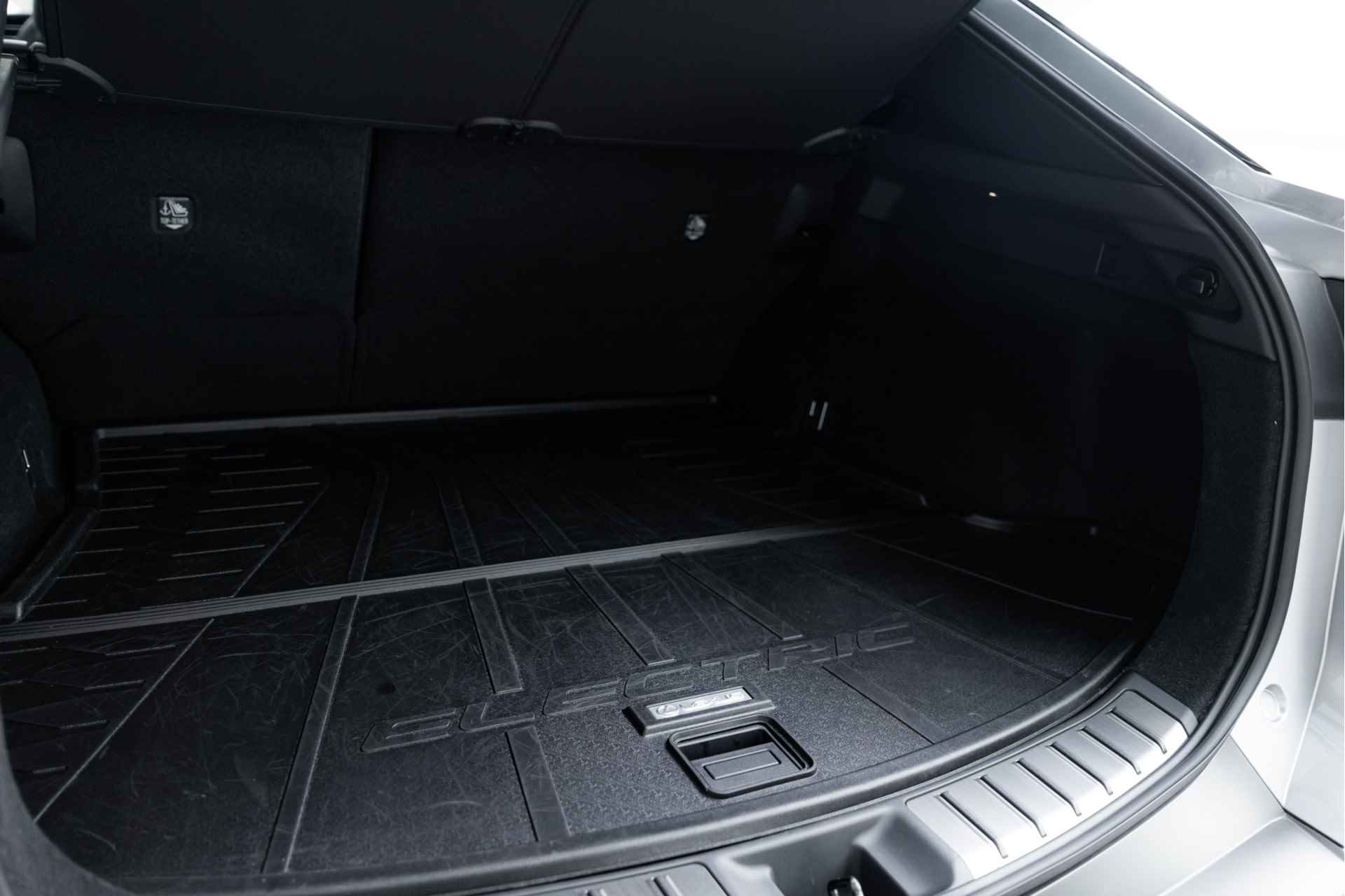 Lexus RZ 450e Executive Line 71 kWh | Stoelverwarming | Carplay | Keyless entry & go | - 34/67