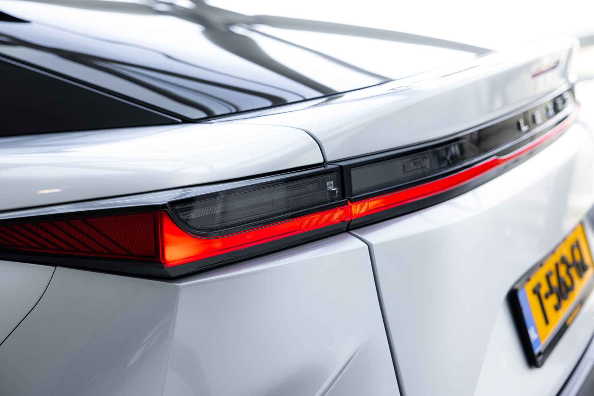Lexus RZ 450e Executive Line 71 kWh | Stoelverwarming | Carplay | Keyless entry & go | - 44/67