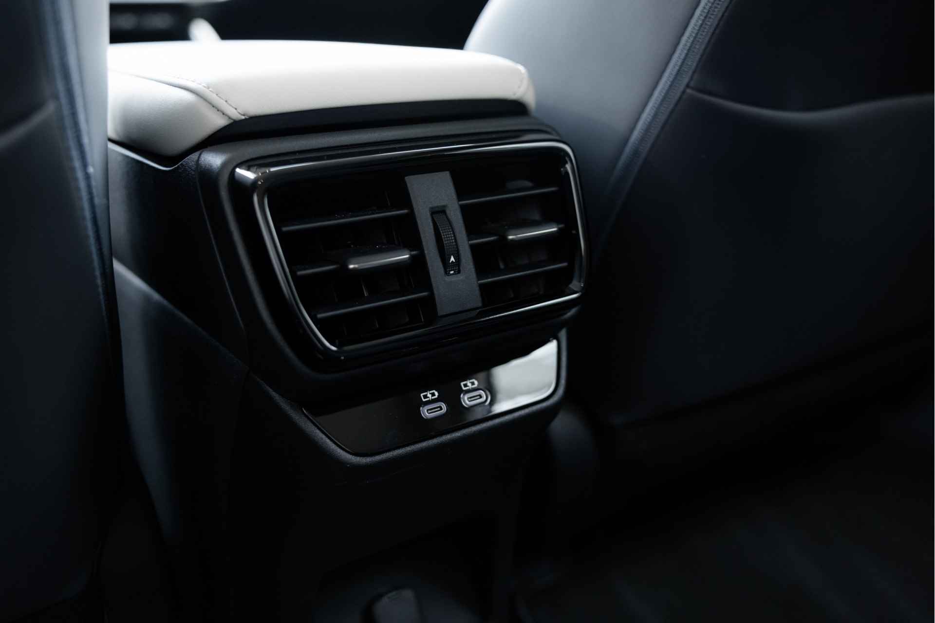 Lexus RZ 450e Executive Line 71 kWh | Stoelverwarming | Carplay | Keyless entry & go | - 55/67
