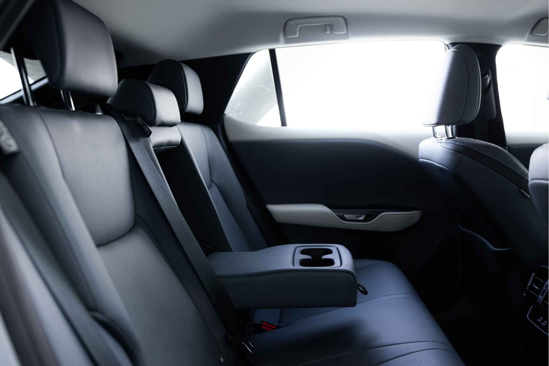 Lexus RZ 450e Executive Line 71 kWh | Stoelverwarming | Carplay | Keyless entry & go | - 61/67