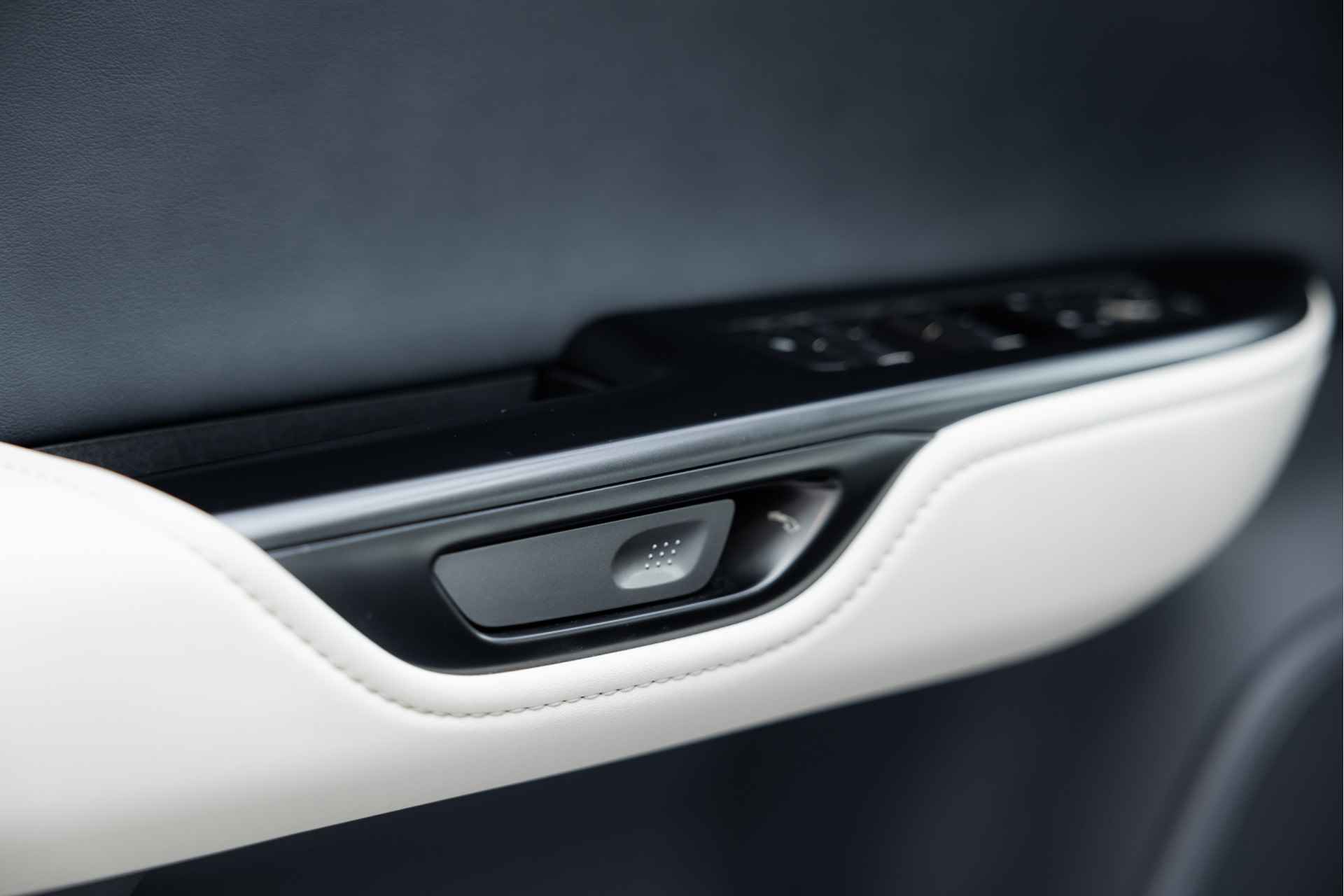 Lexus RZ 450e Executive Line 71 kWh | Stoelverwarming | Carplay | Keyless entry & go | - 62/67