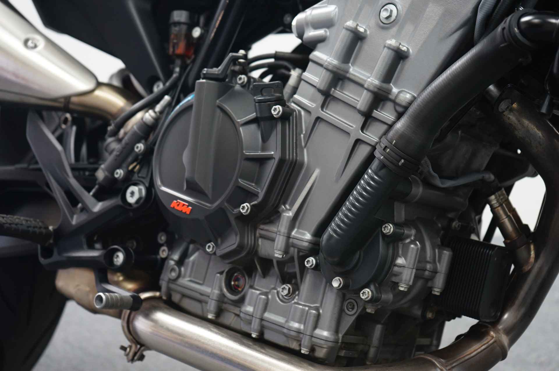 KTM DUKE 890 ABS - 9/16