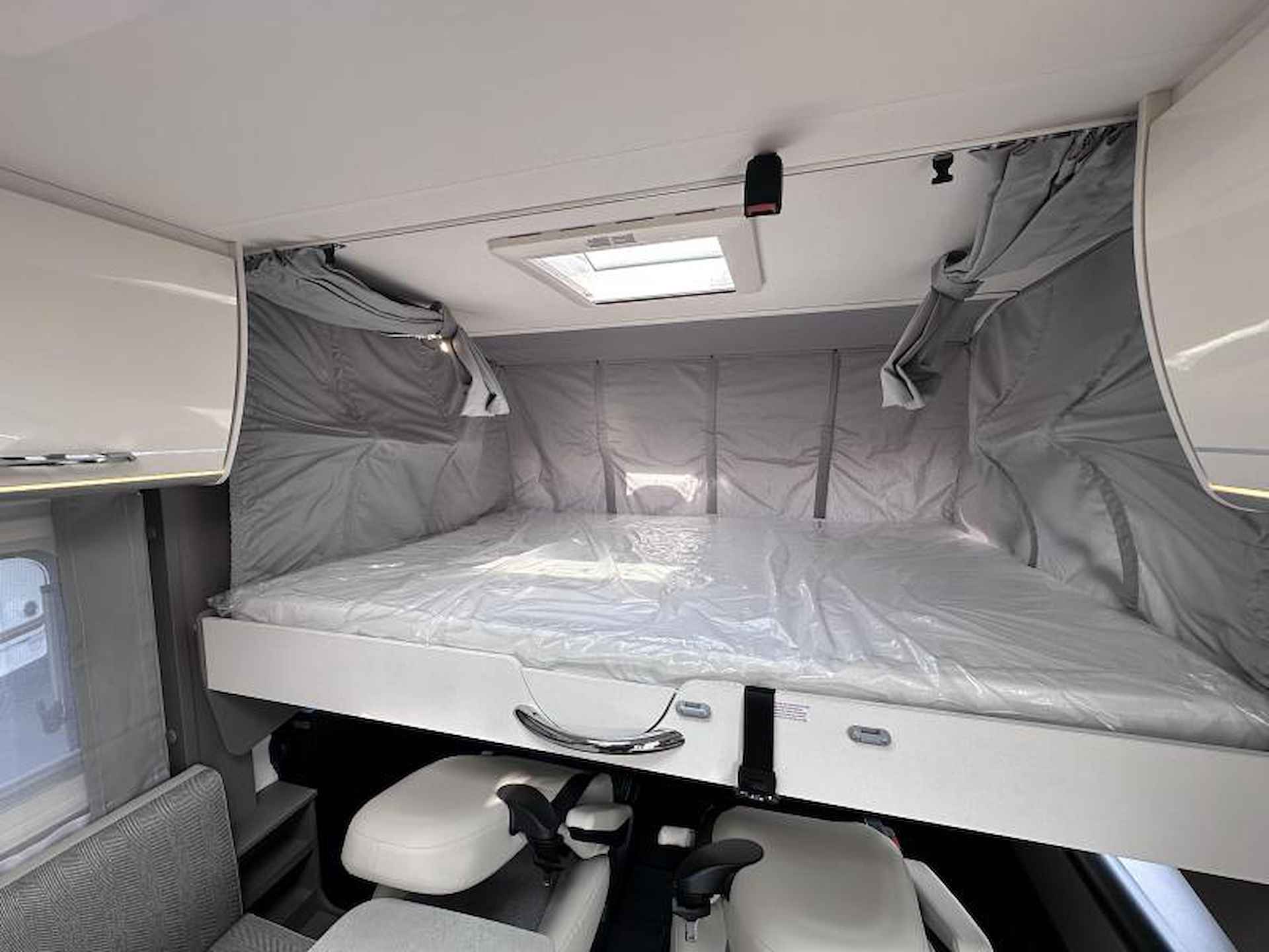 Hymer Etrusco 7400 SBC face/face zit en 2x1 bed - 10/20