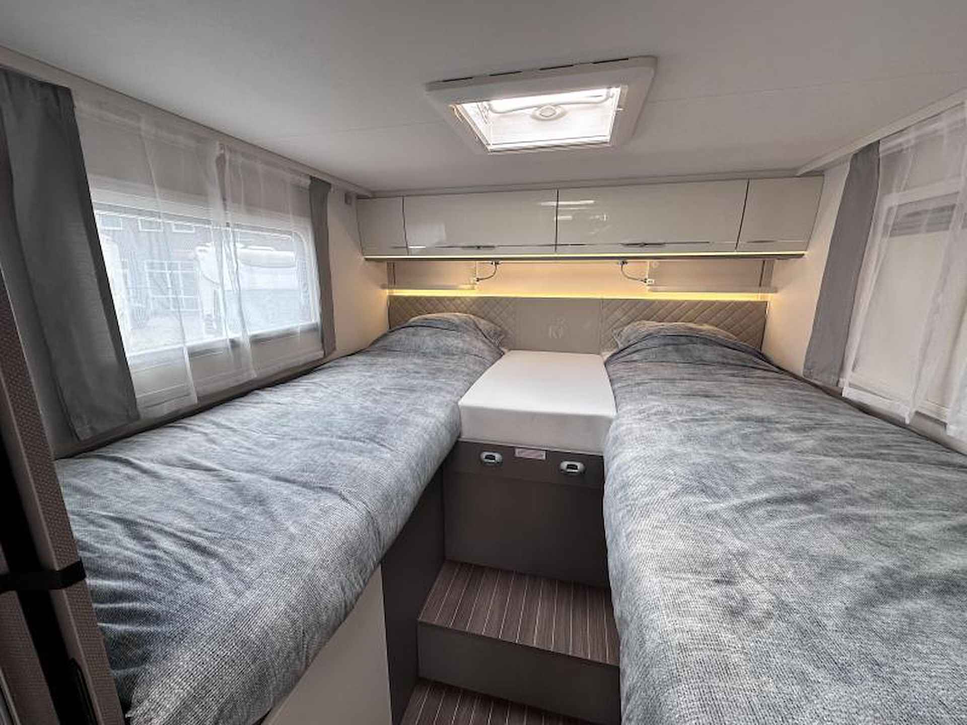 Hymer Etrusco 7400 SBC face/face zit en 2x1 bed - 12/20