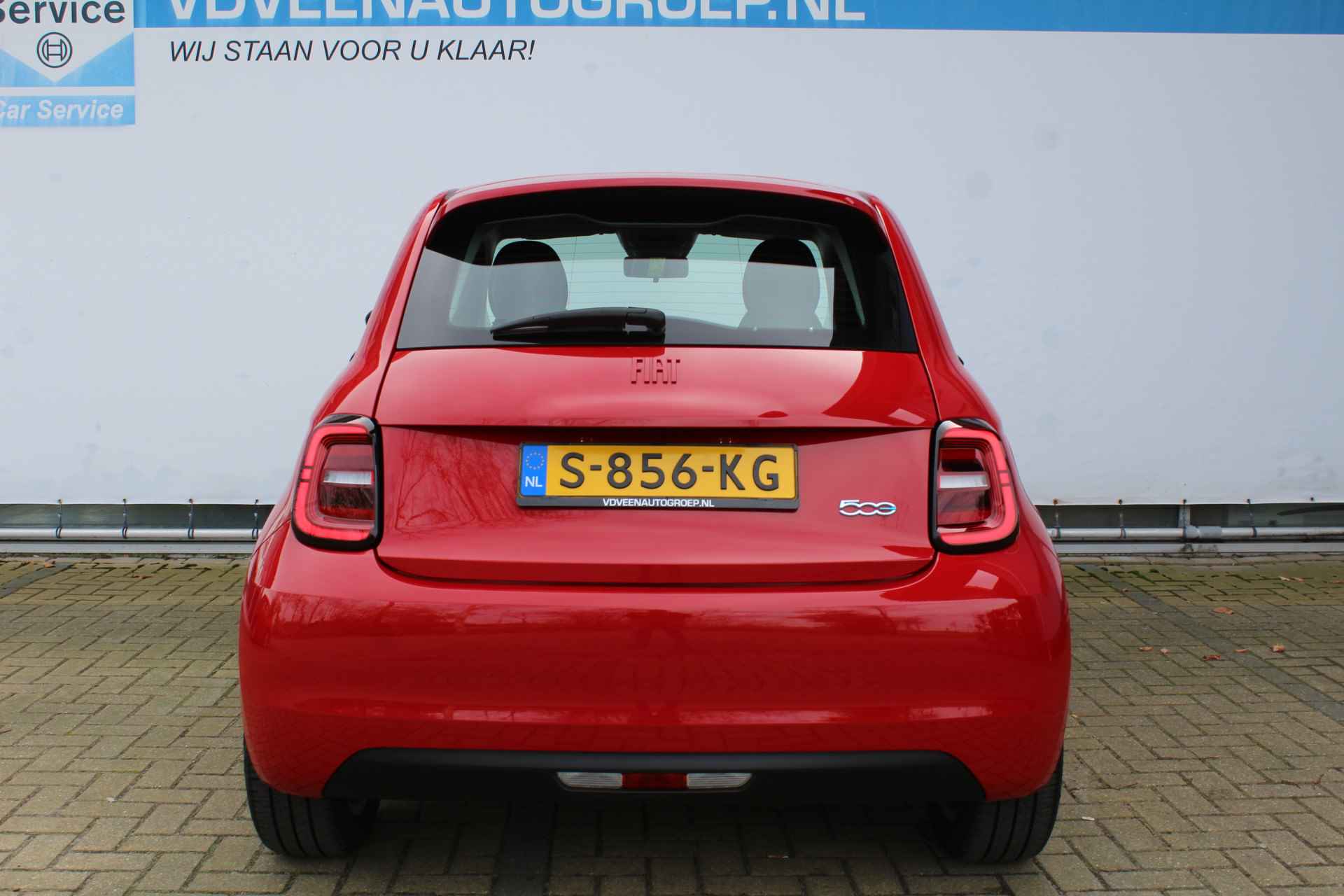 Fiat 500 RED 42 kWh 330 km actieradius | Incl. 1 jaar Garantie | Wegenbelastingvrij tot 2030 | Stoelverwarming | Climate controle | Navigatie | DAB | Cruise controle | Apple CarPlay/Android Auto | Keyless start | LED koplampen | Lane assist | 16 Inch LMV | - 7/51