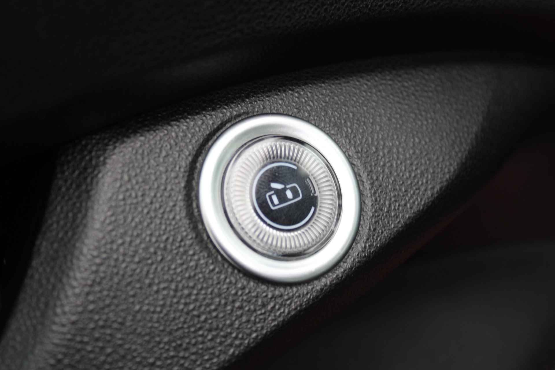 Fiat 500 RED 42 kWh 330 km actieradius | Incl. 1 jaar Garantie | Wegenbelastingvrij tot 2030 | Stoelverwarming | Climate controle | Navigatie | DAB | Cruise controle | Apple CarPlay/Android Auto | Keyless start | LED koplampen | Lane assist | 16 Inch LMV | - 21/51