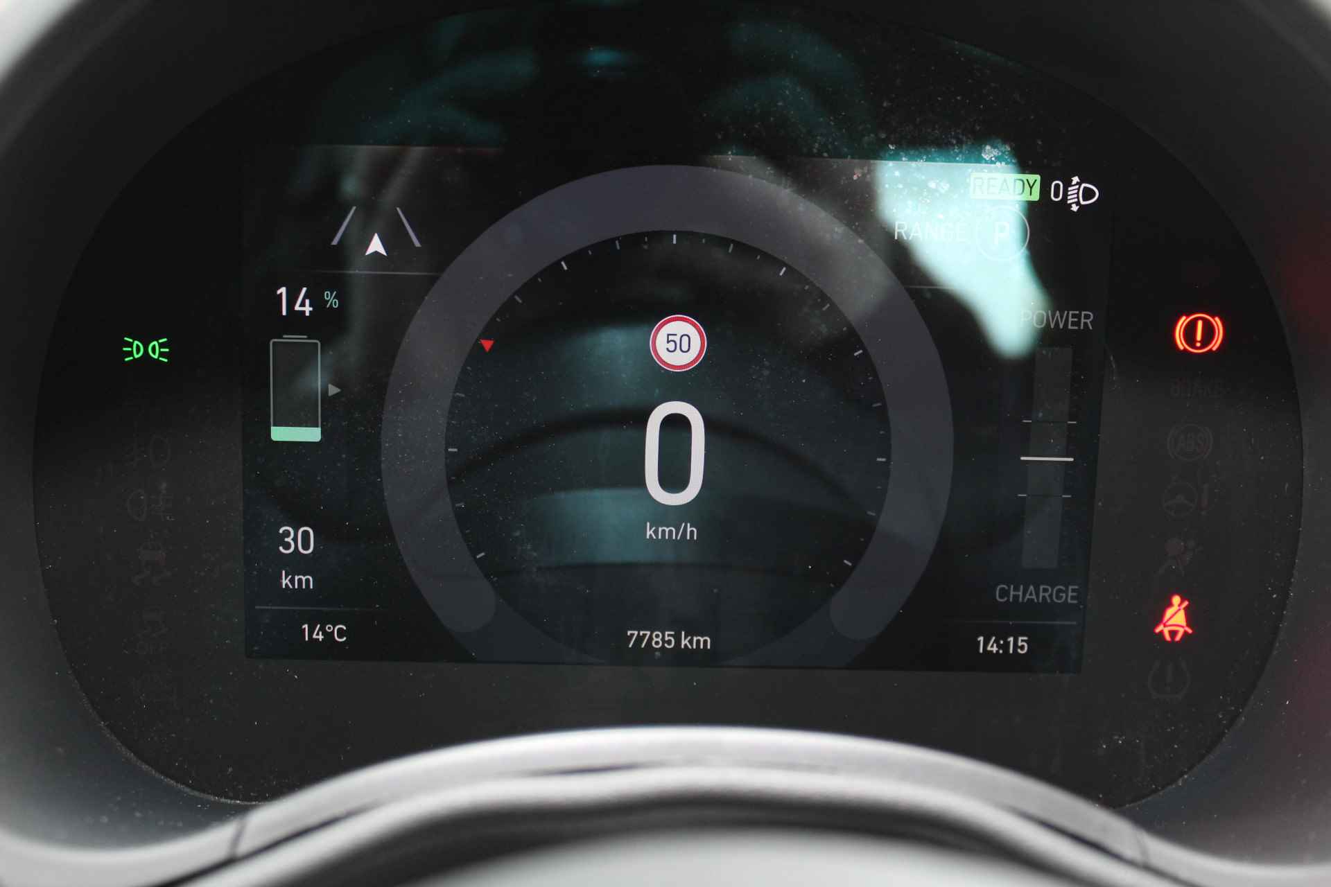 Fiat 500 RED 42 kWh 330 km actieradius | Incl. 1 jaar Garantie | Wegenbelastingvrij tot 2030 | Stoelverwarming | Climate controle | Navigatie | DAB | Cruise controle | Apple CarPlay/Android Auto | Keyless start | LED koplampen | Lane assist | 16 Inch LMV | - 37/51