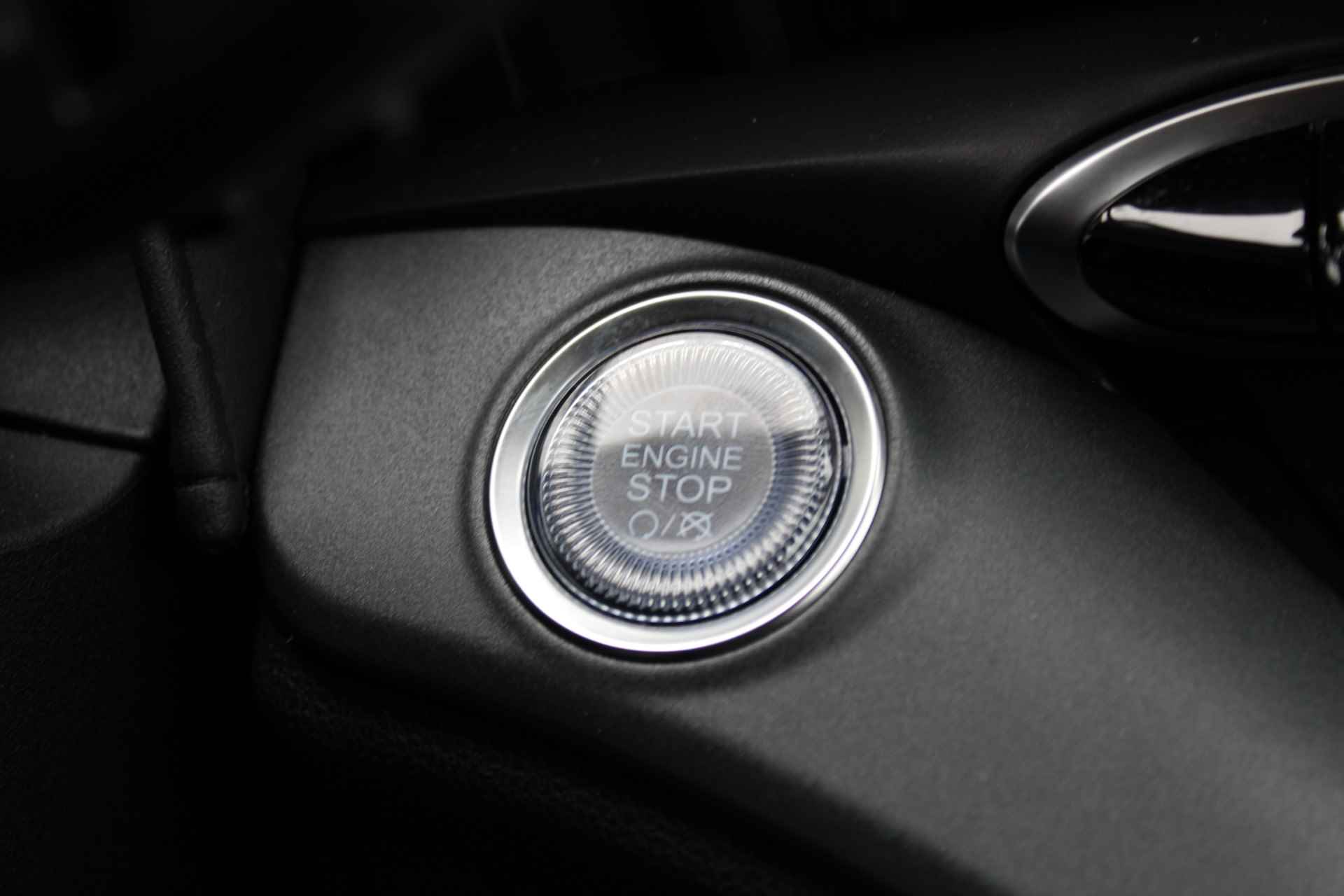 Fiat 500 RED 42 kWh 330 km actieradius | Incl. 1 jaar Garantie | Wegenbelastingvrij tot 2030 | Stoelverwarming | Climate controle | Navigatie | DAB | Cruise controle | Apple CarPlay/Android Auto | Keyless start | LED koplampen | Lane assist | 16 Inch LMV | - 39/51