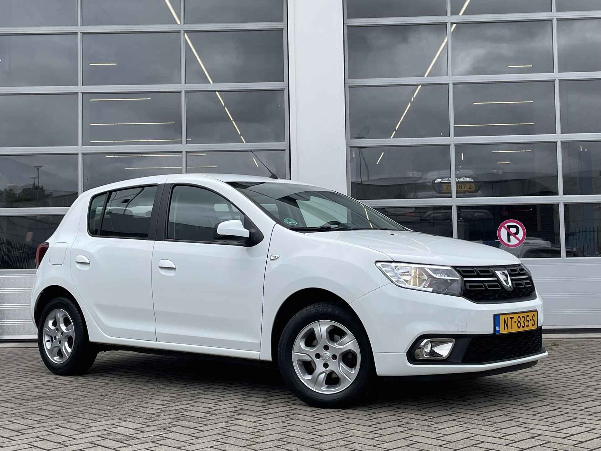 Dacia Sandero 0.9 TCe 90 Laureate | Navigatie | Trekhaak | Lichtmetalen velgen 15" - 4/17