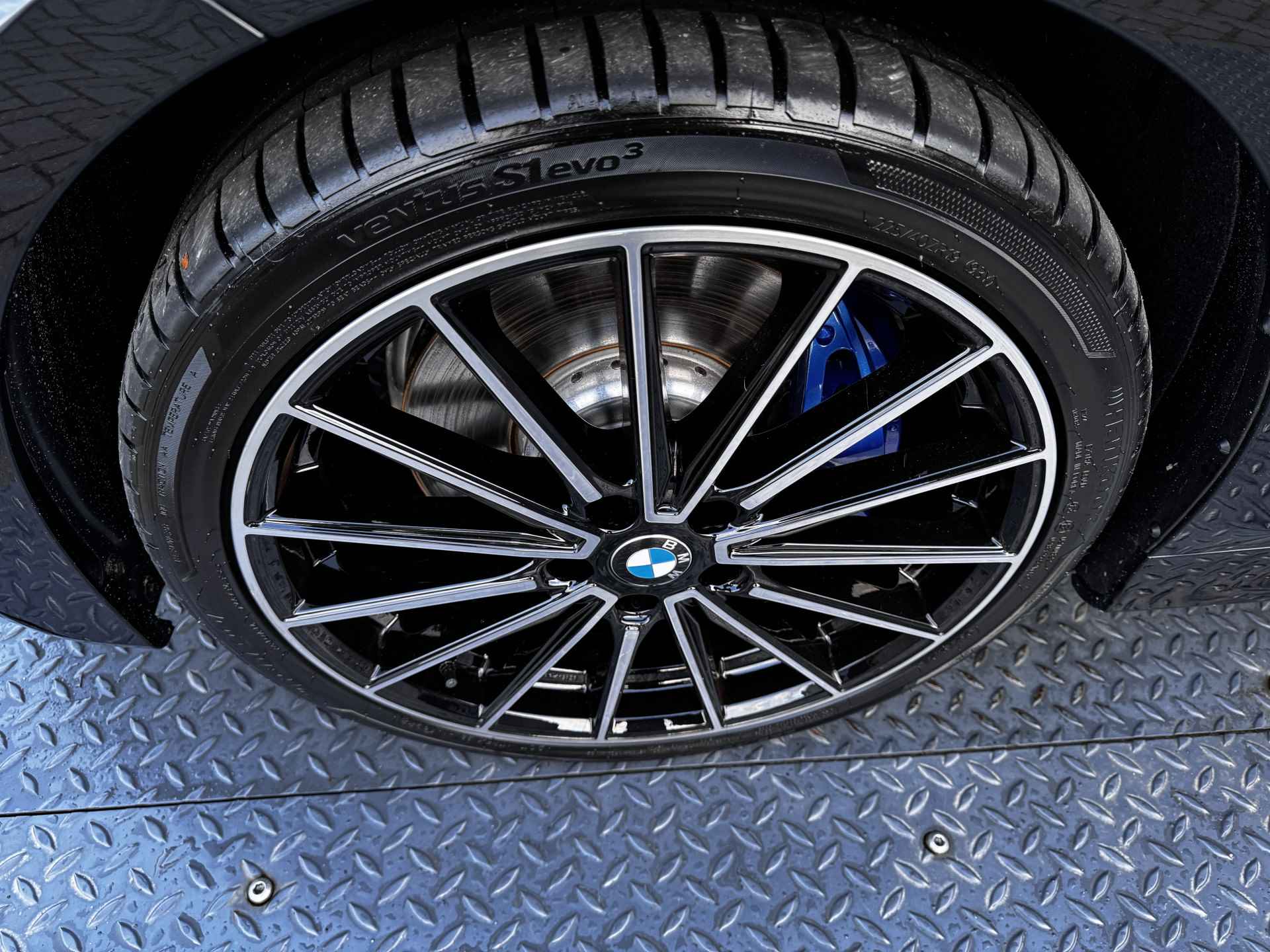 BMW 3 Serie Touring M340i xDrive | M-Sport | Panodak | Laser | Dodehoek | Prijs Rijklaar!! - 36/56