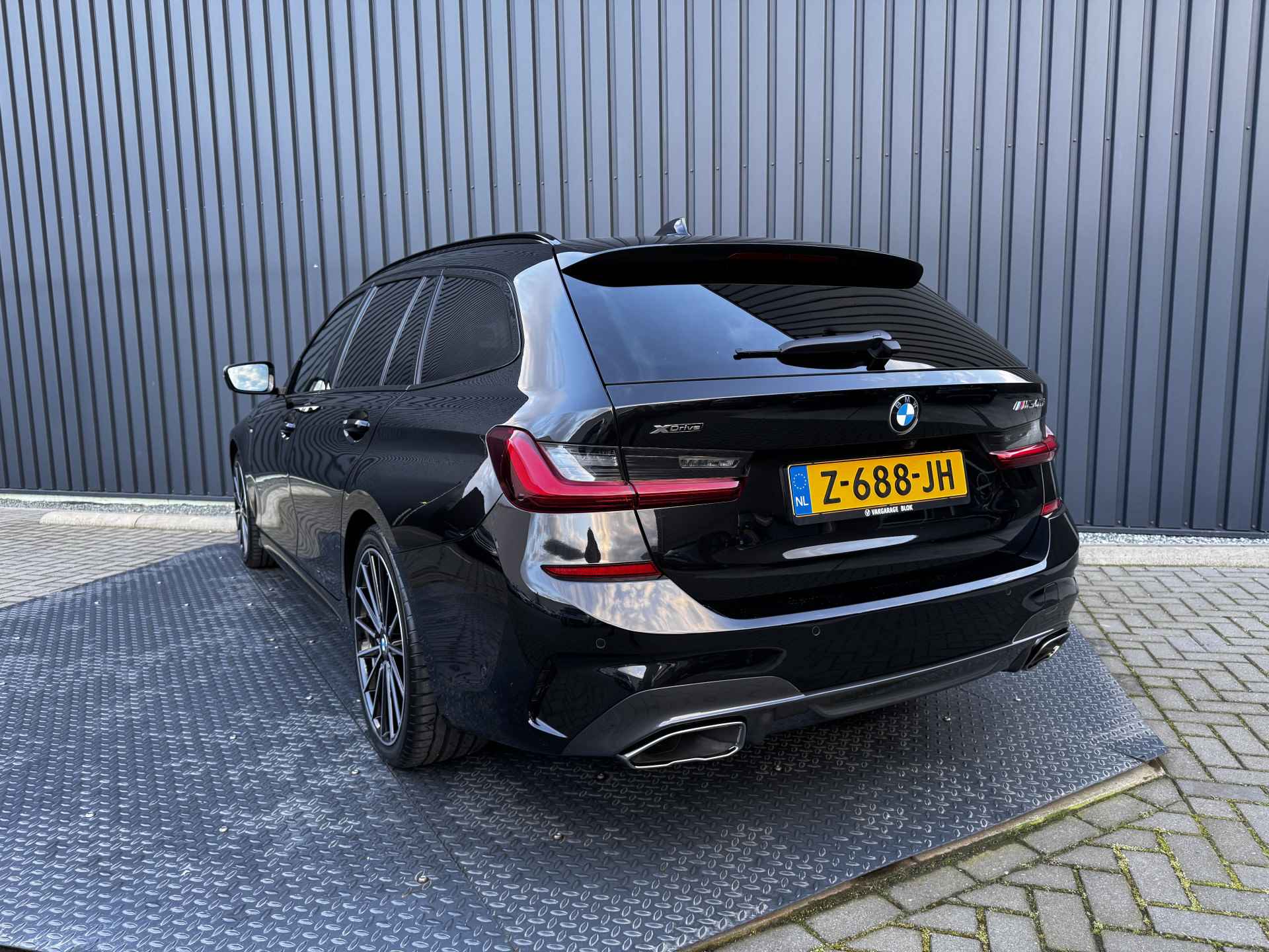 BMW 3 Serie Touring M340i xDrive | M-Sport | Panodak | Laser | Dodehoek | Prijs Rijklaar!! - 54/56
