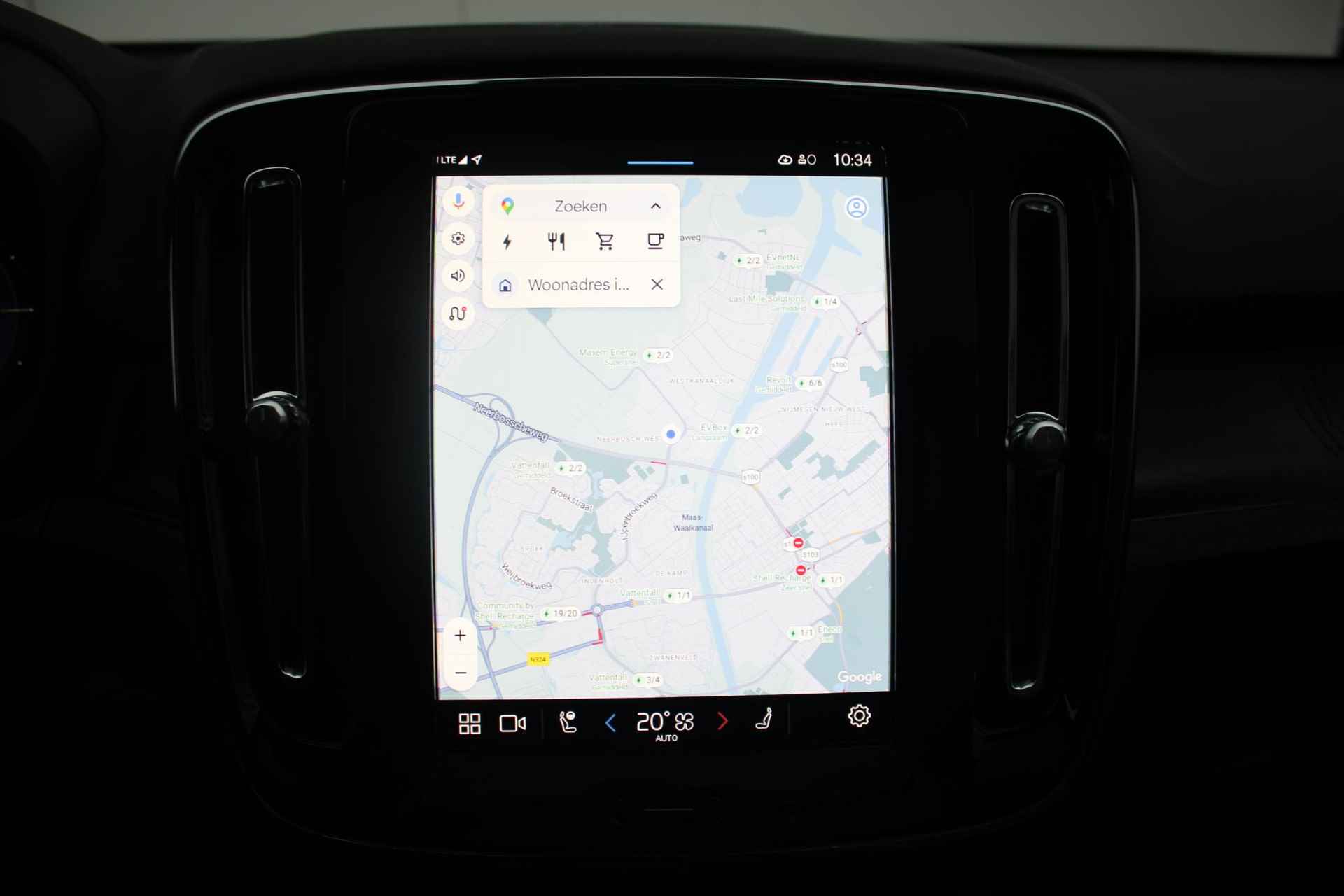 Volvo EX40 Single Motor Extended Range Ultra 82 kWh Adaptive Cruise & Pilot Assist, Elektrisch bedienbaar Panoramisch schuif/-kanteldak, Harman/Kardon Premium Audio, Park Assist + 360Camera, Stoel en Stuurwiel verwarming, Elektrische Achterklep, Google Services, Keyless Entry & Start, 20" Lichtmetalen velgen - 13/33